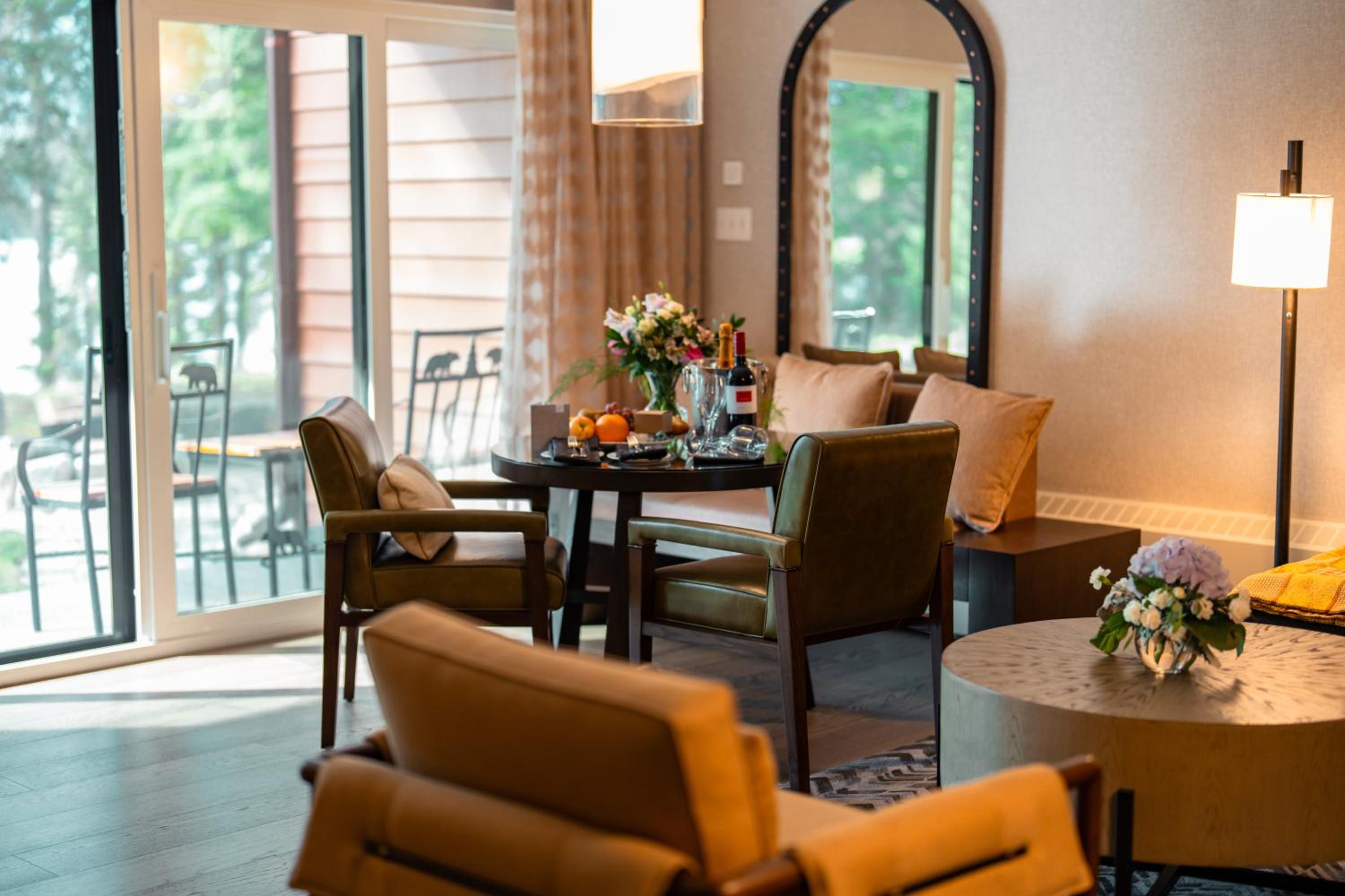 Luxury Lakefront King Suite with Livining Room and Balcony - Partial Lake View photo 2
