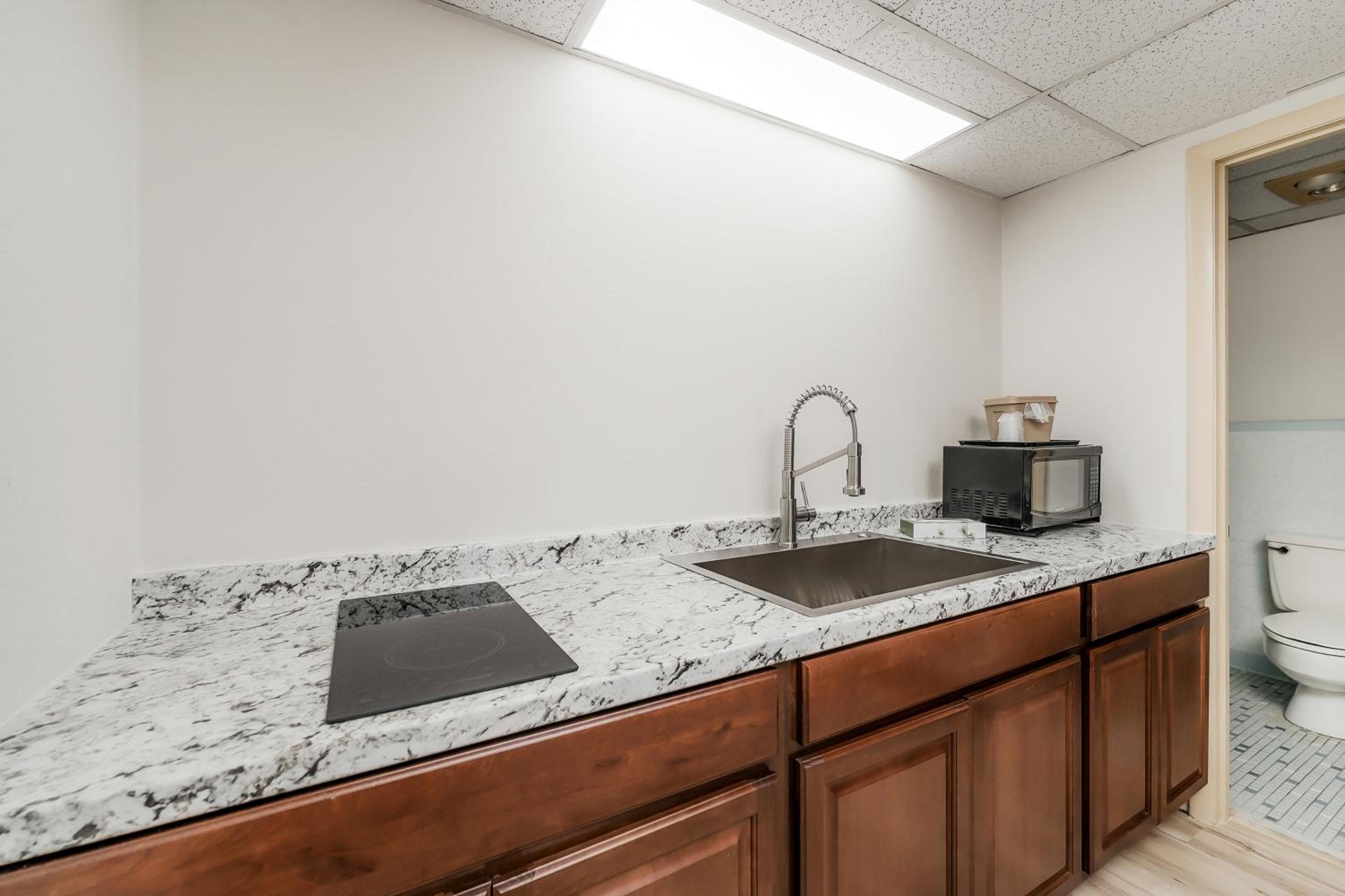 Kitchenette Studio With Cook-Top, 2 Queen Beds, Non Smoking - Photo 10
