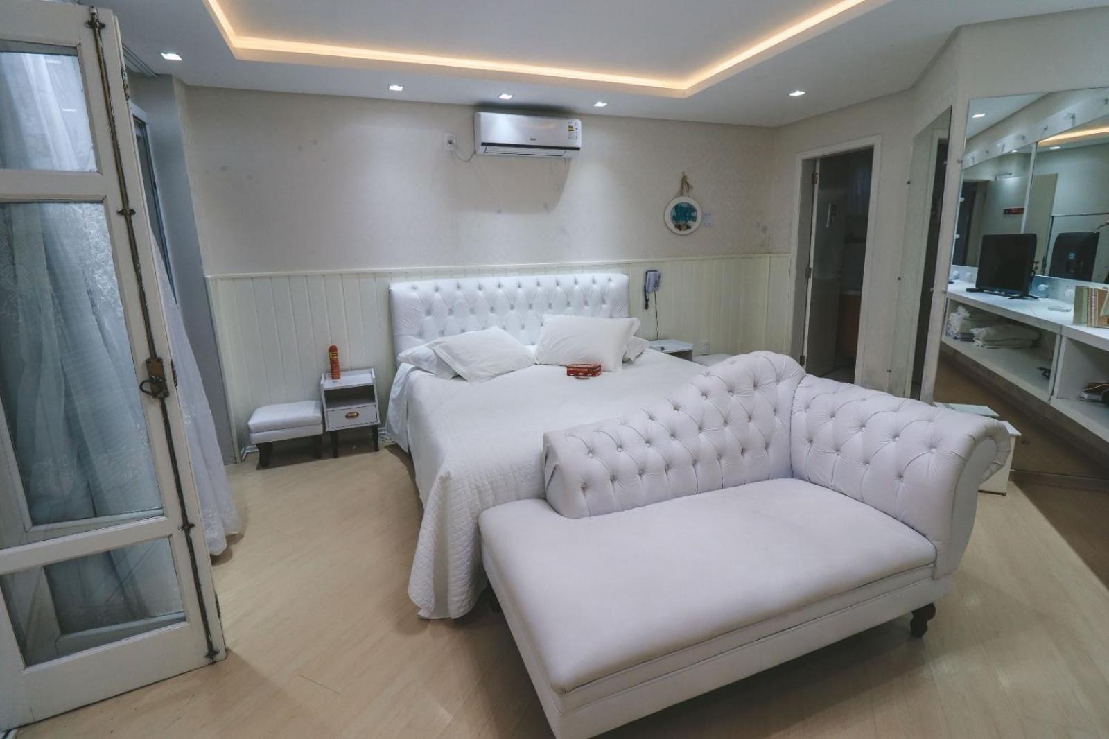 Deluxe Suite with Spa Bath photo 1