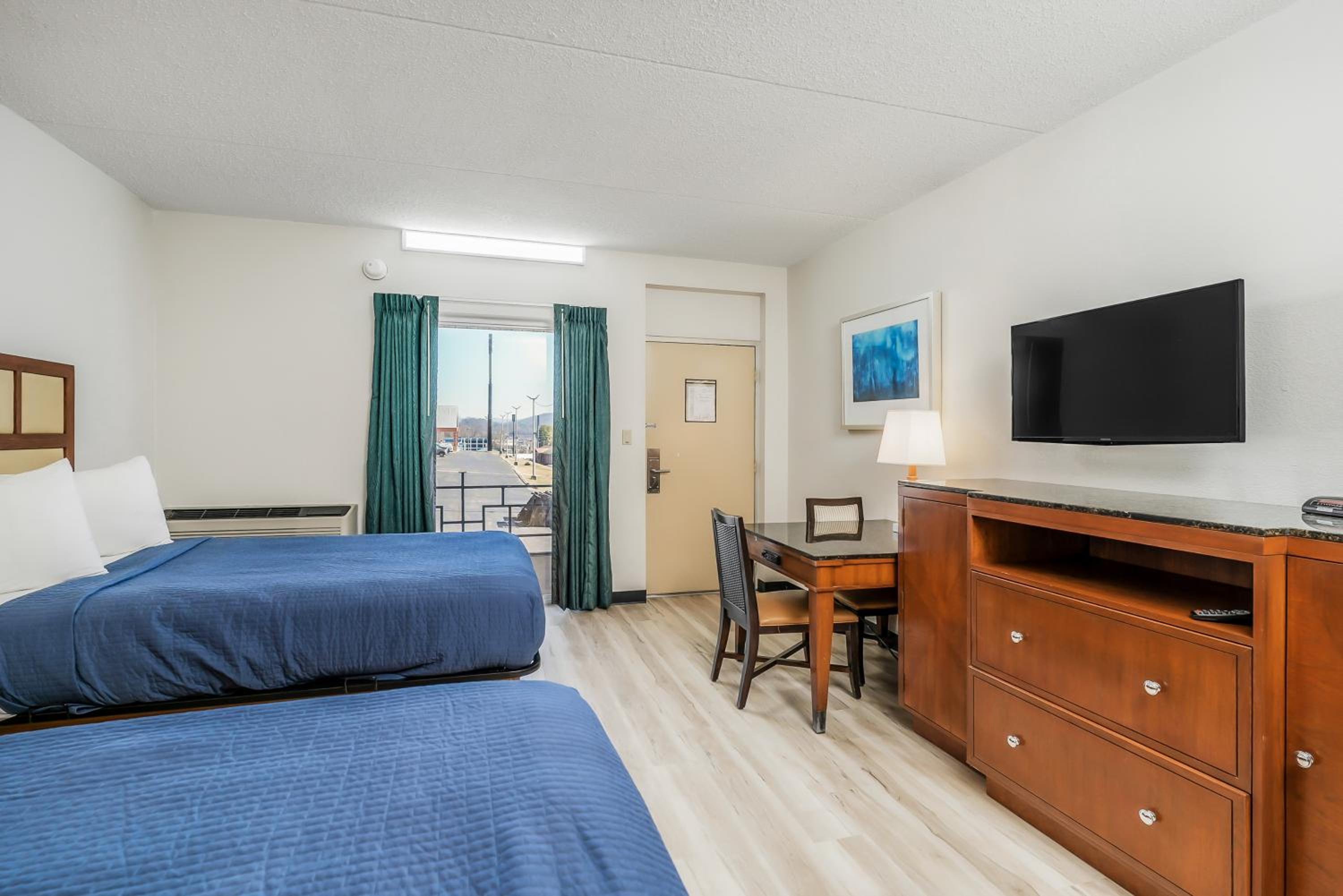 Kitchenette Studio, 2 Queen Beds, Non Smoking - Photo 2