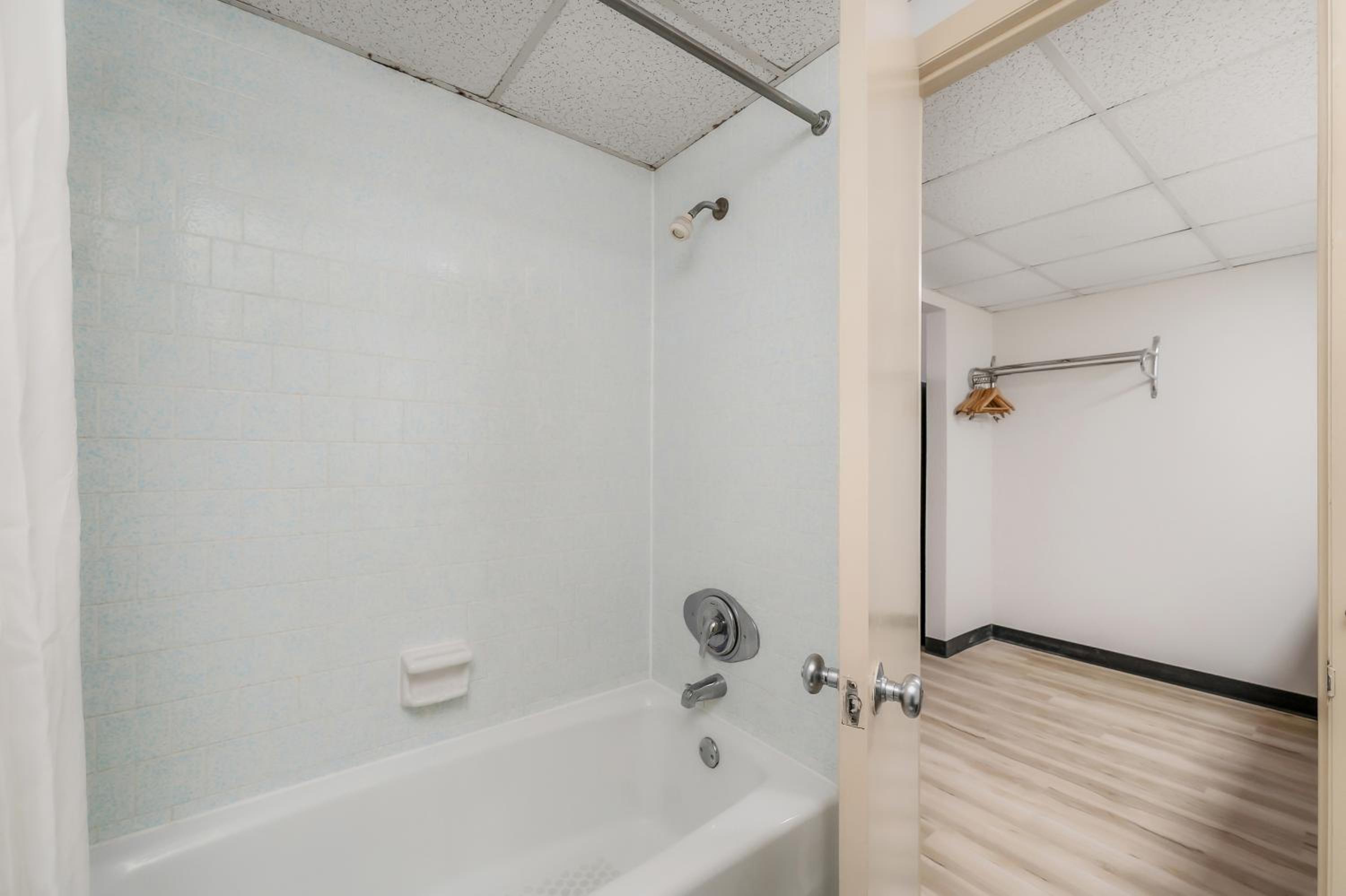 Kitchenette Studio, 1 King Bed, Non Smoking - Photo 10