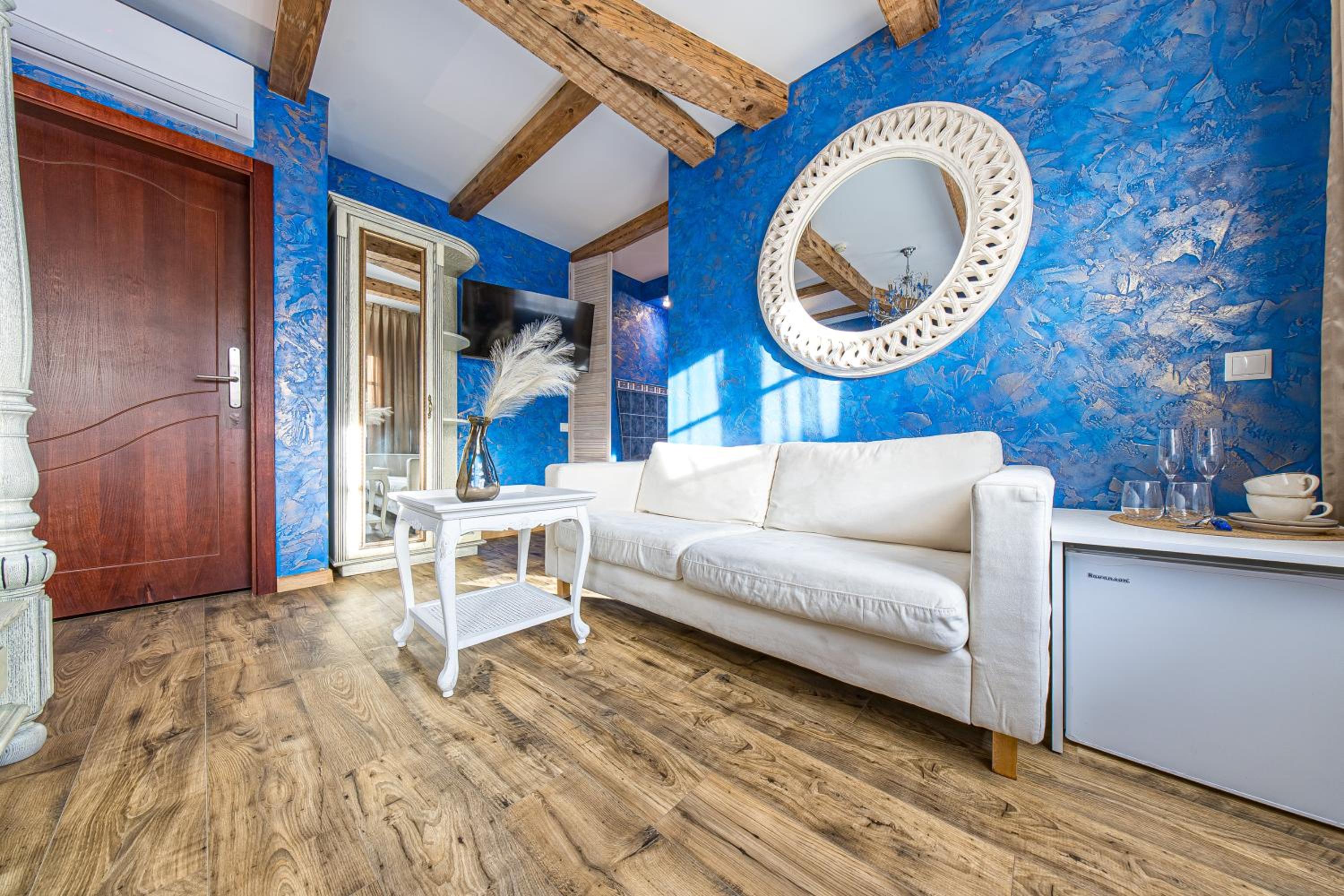Superior King Suite - Photo 15