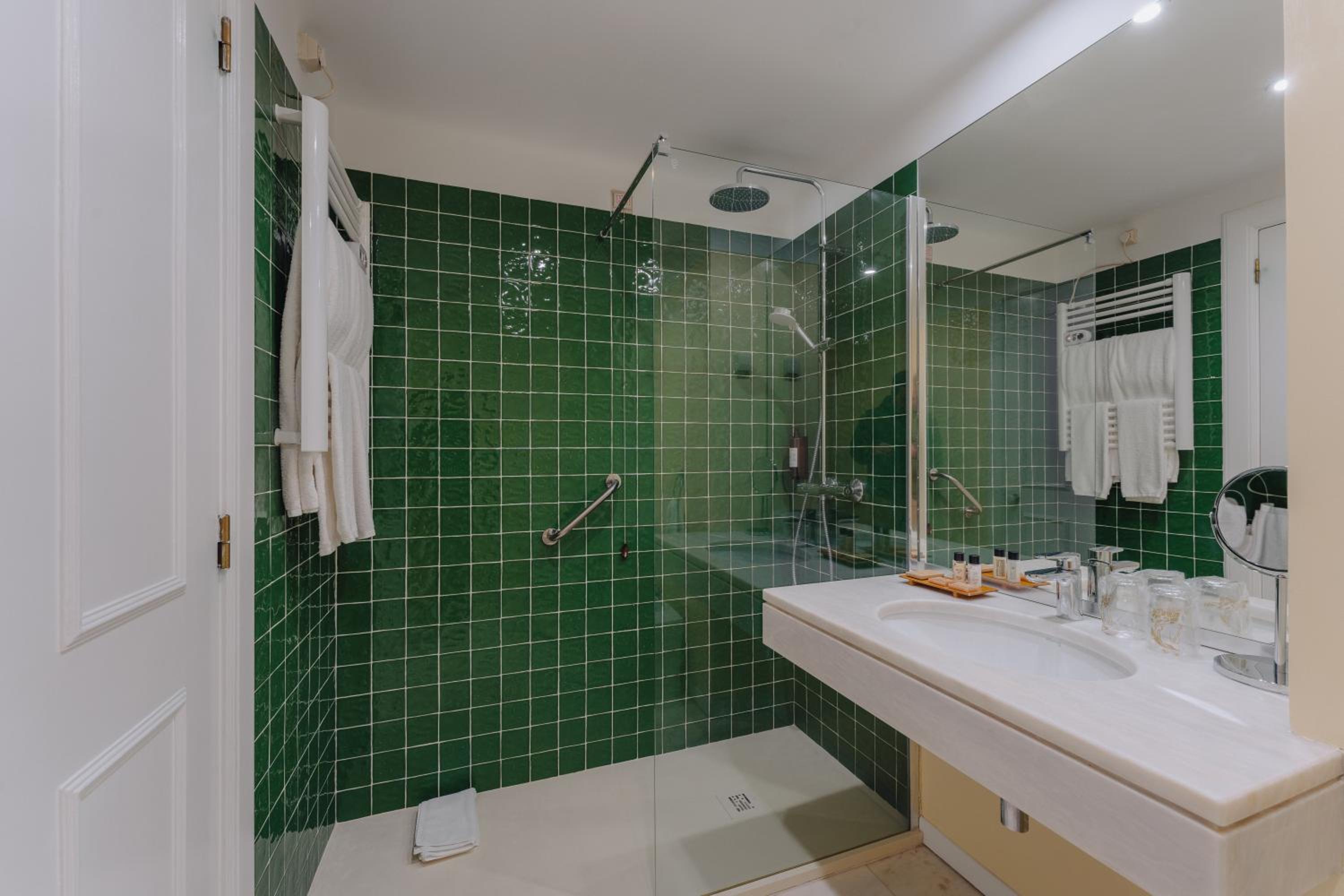 Standard Double or Twin Room with Garden View - Photo 2