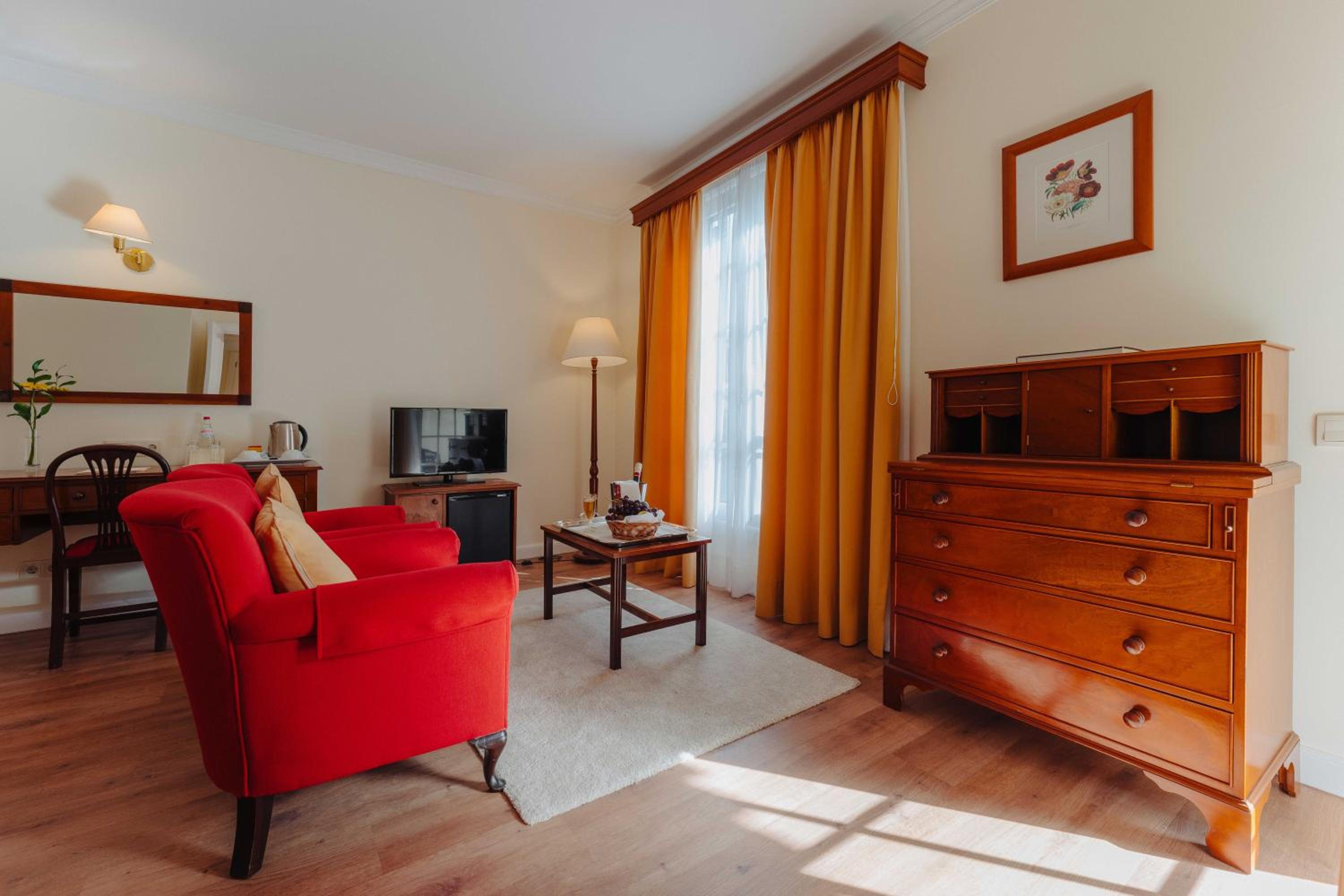 Deluxe Double or Twin Room with Balcony and Garden View - Photo 2