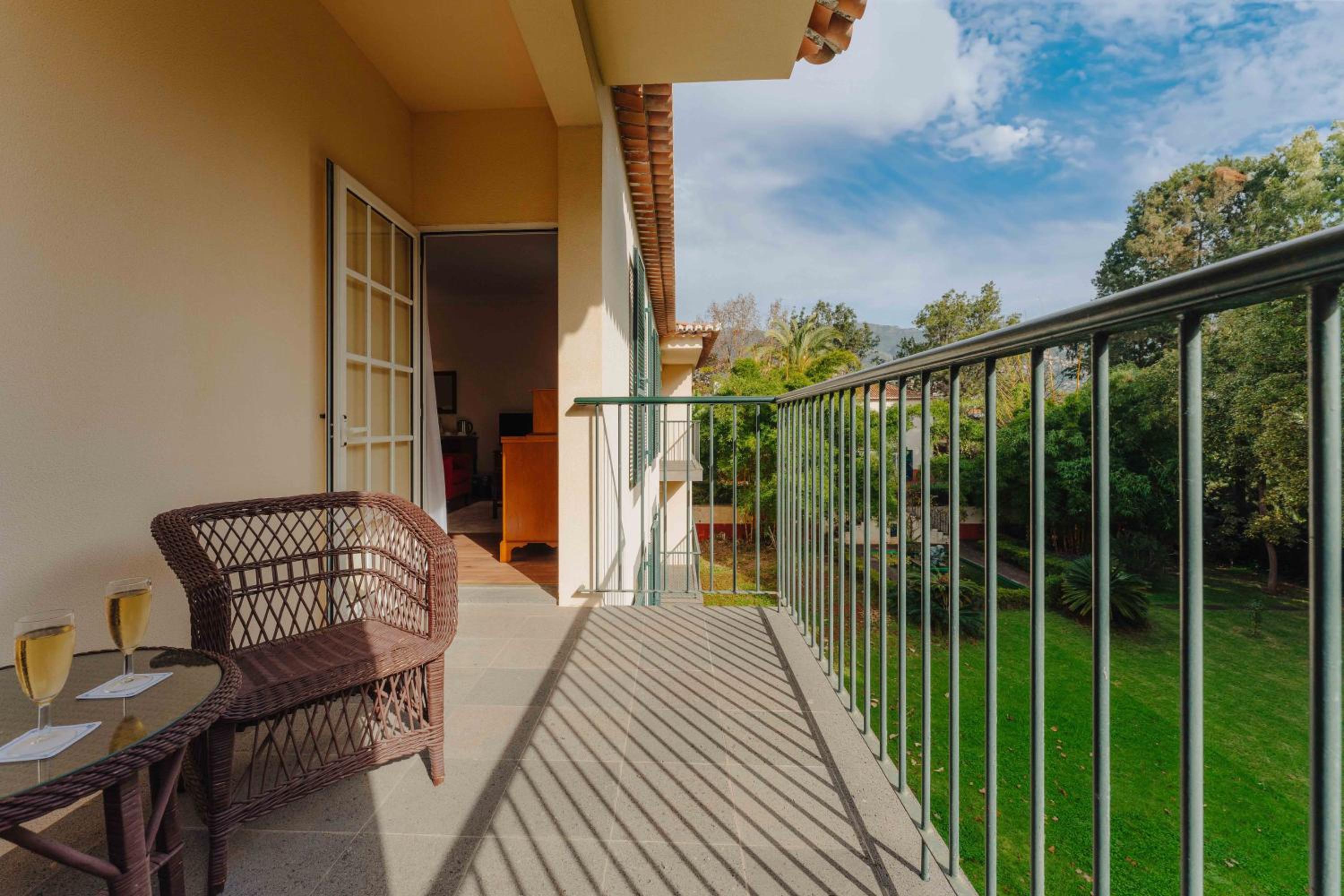 Deluxe Double or Twin Room with Balcony and Garden View - Photo 6