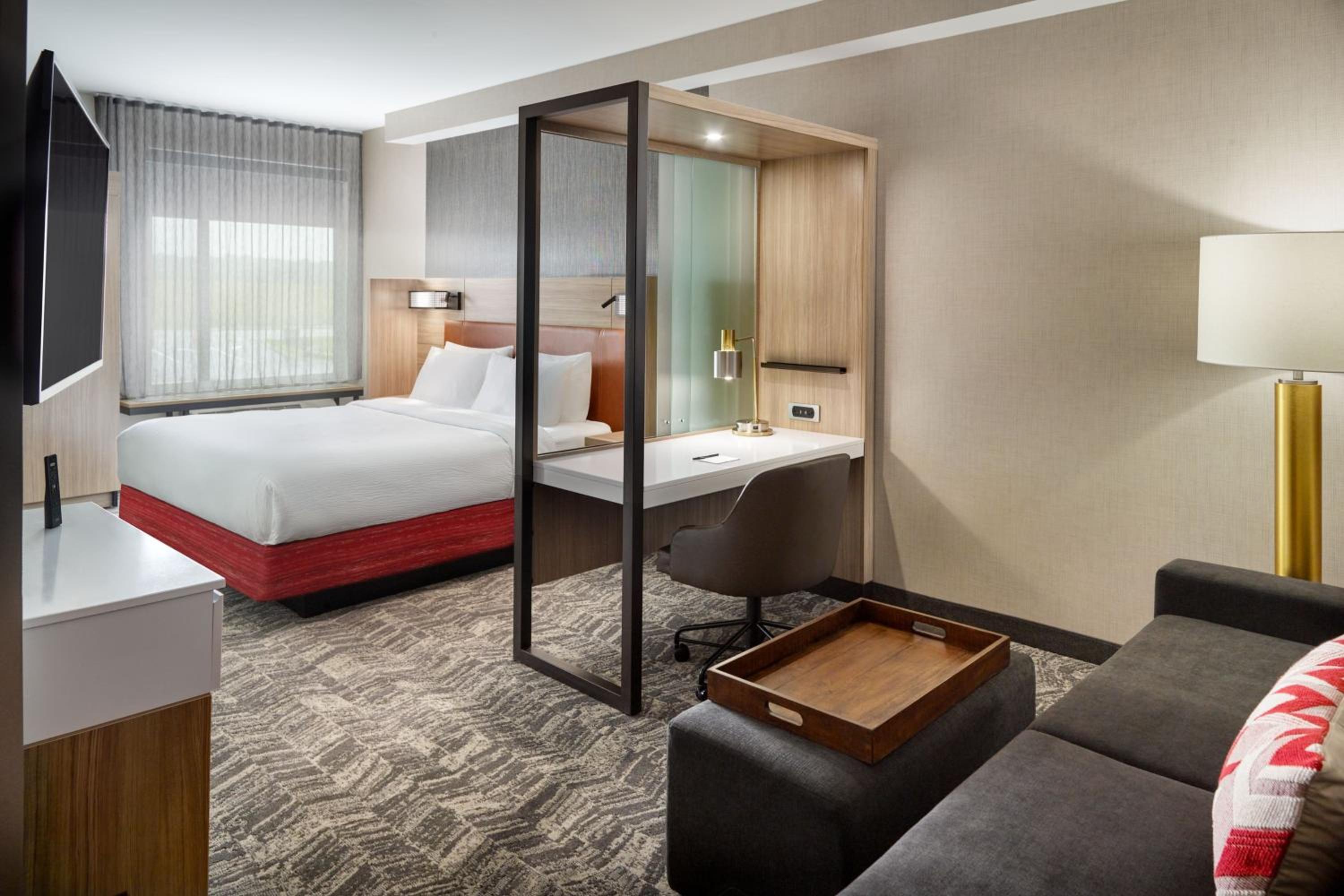 King Suite with Tub - Mobility Accessible - Photo 1