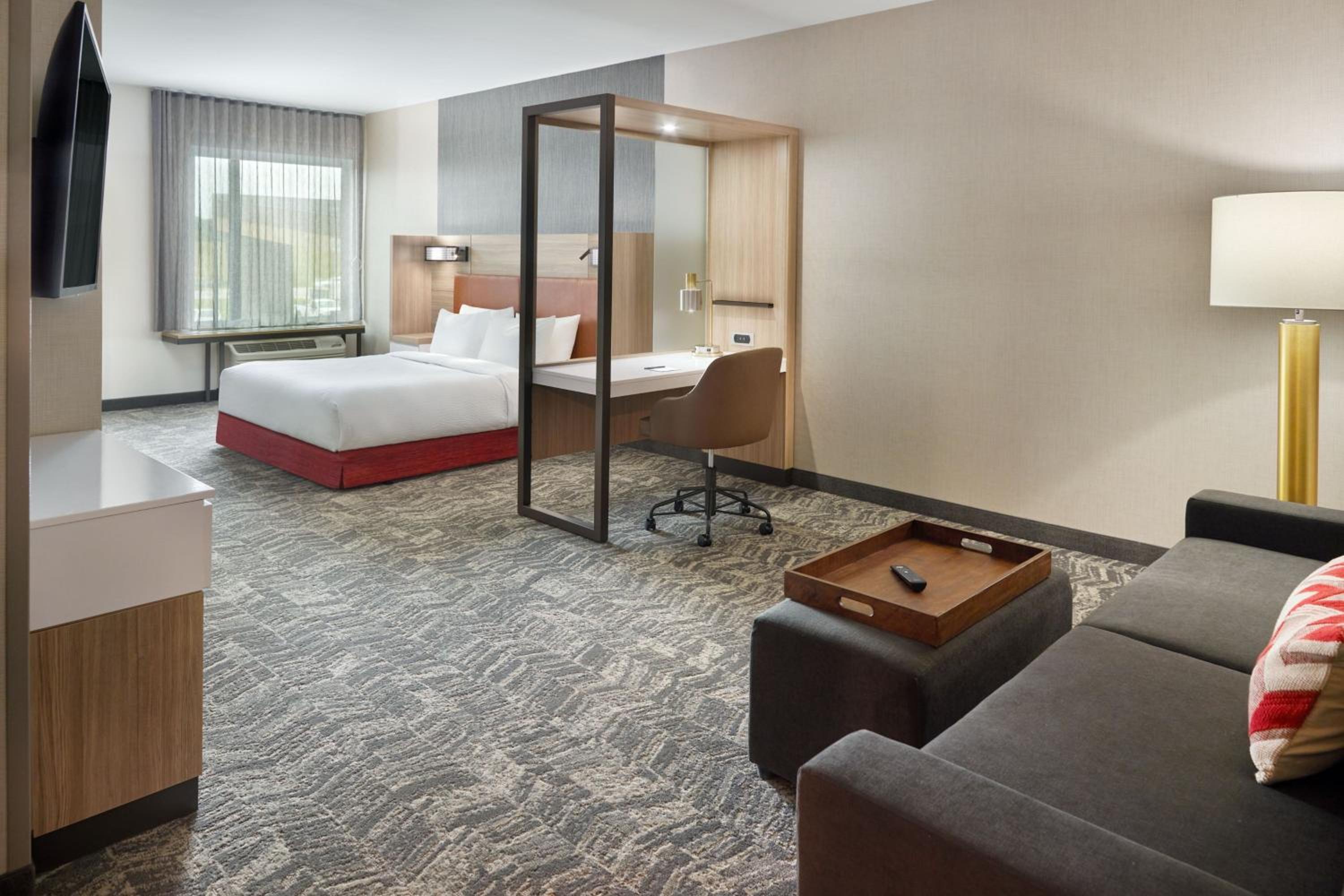 King Suite with Tub - Mobility Accessible - Photo 2