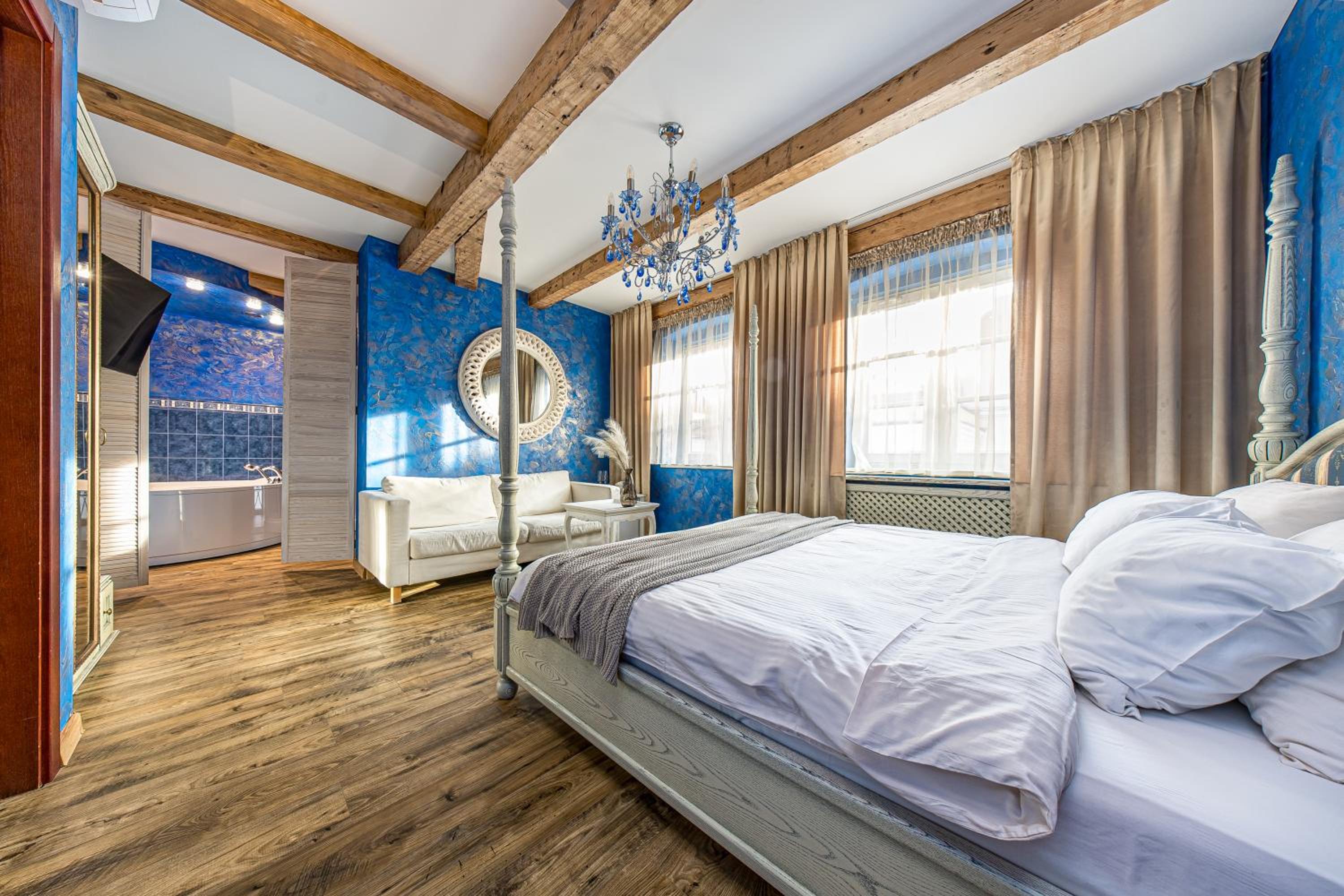 Superior King Suite - Photo 4