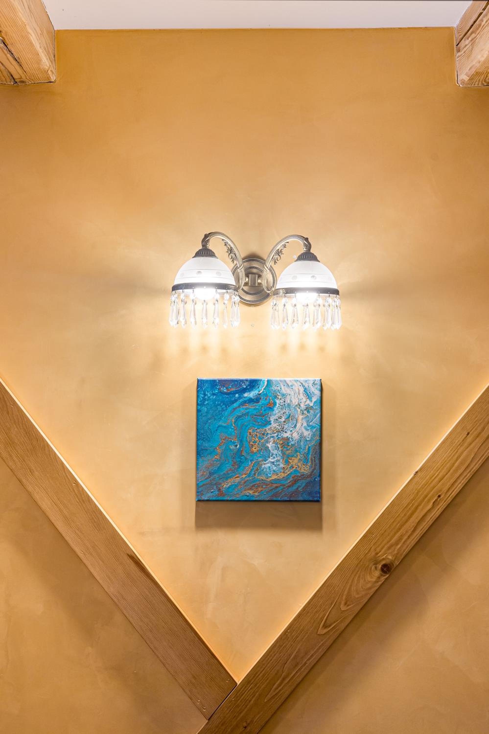Deluxe King Suite - Photo 11