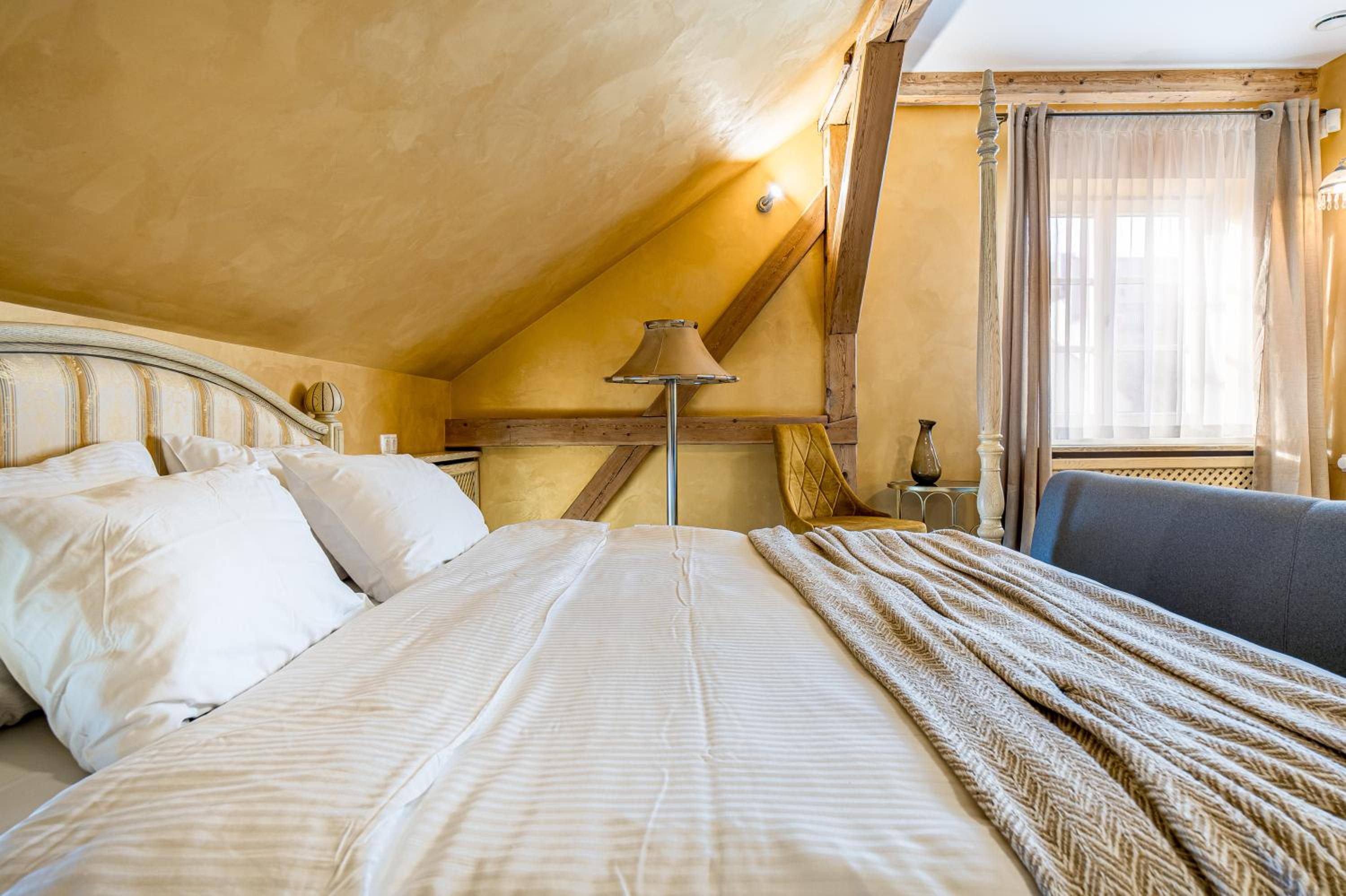 Deluxe King Suite - Photo 3