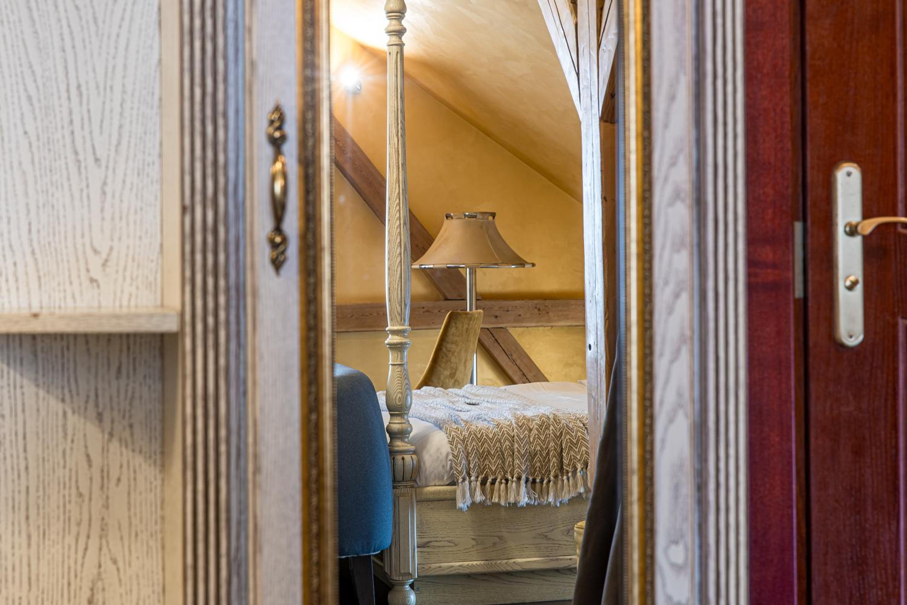 Deluxe King Suite - Photo 1