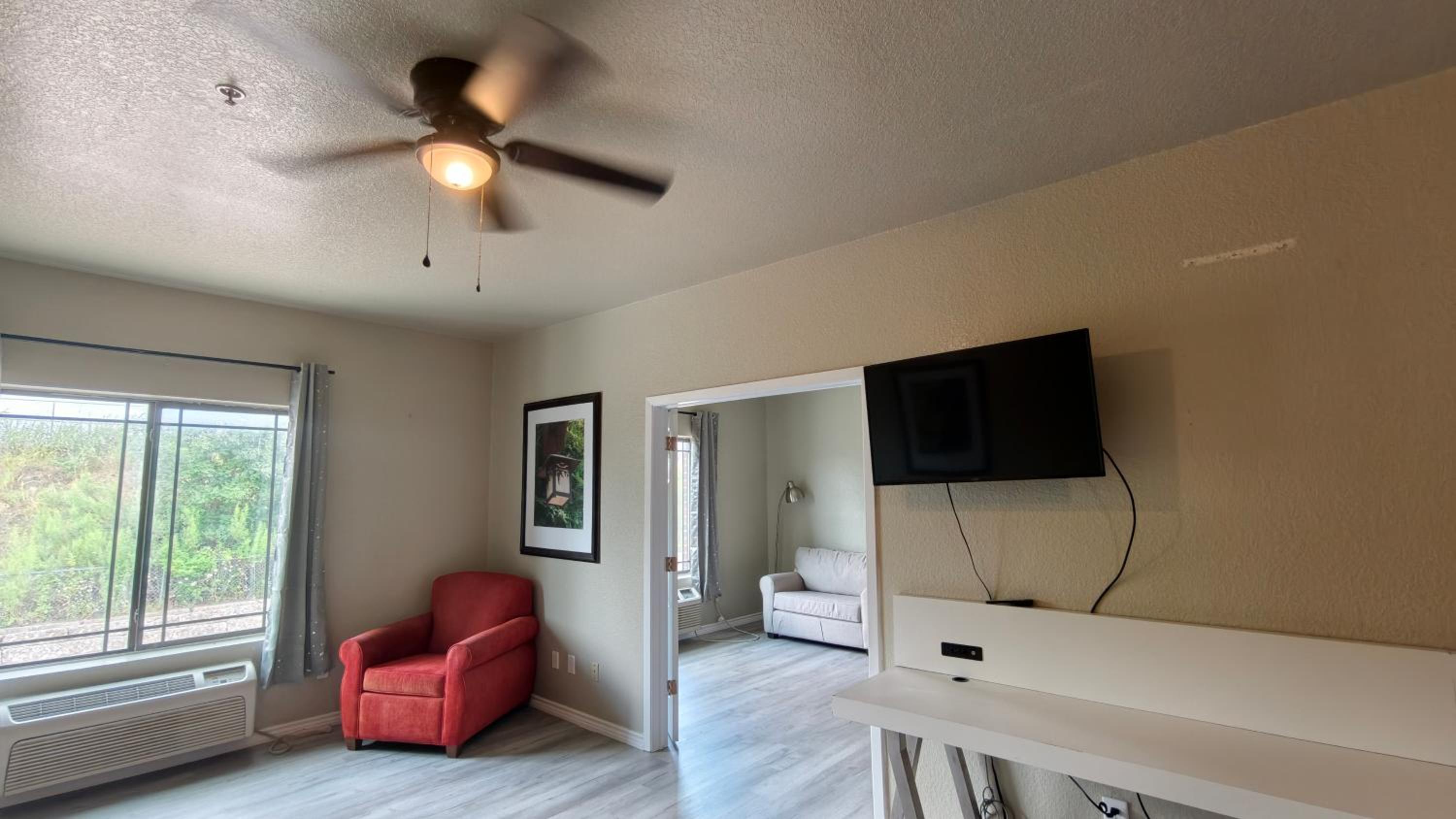 One-Bedroom Apartment photo 2