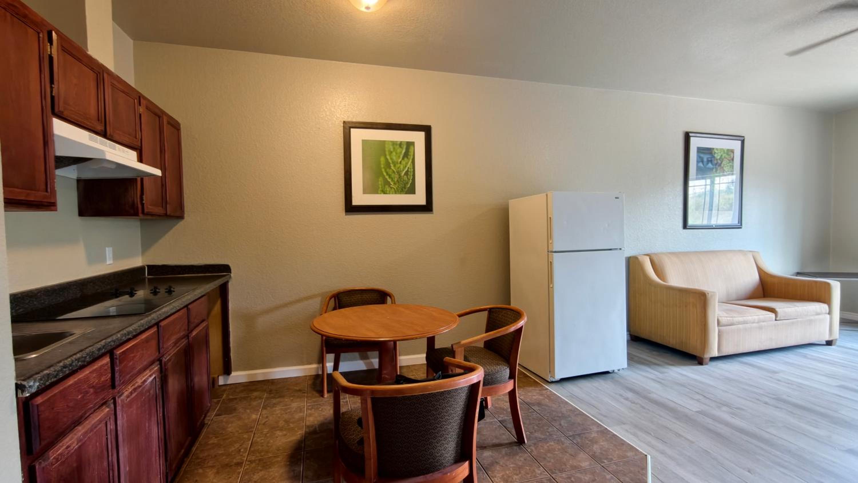 Standard Queen Room with Two Queen Beds photo 1