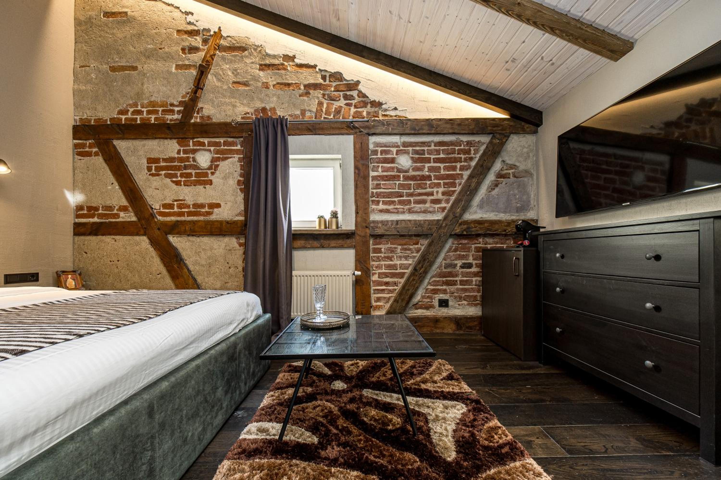 Deluxe Room - Photo 11