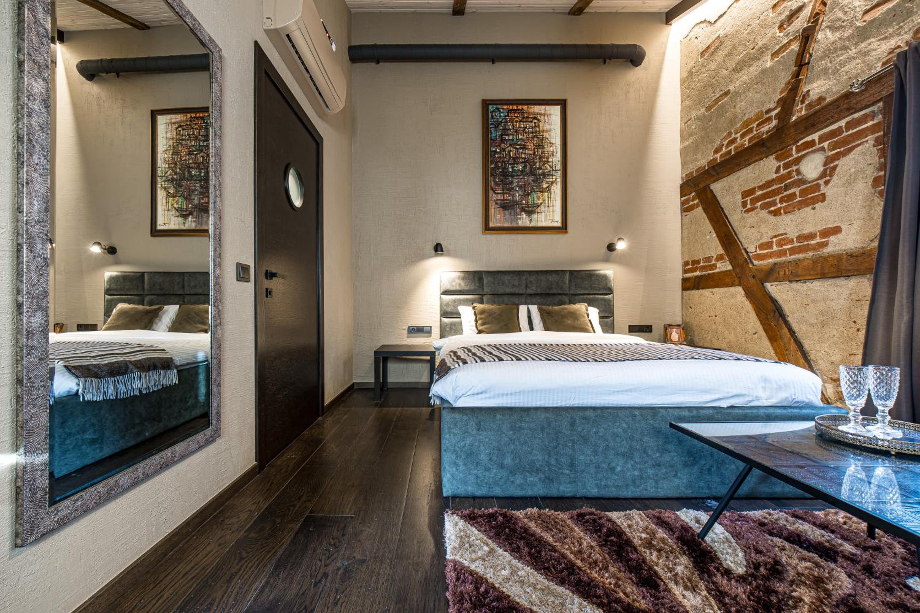 Deluxe Room - Photo 13
