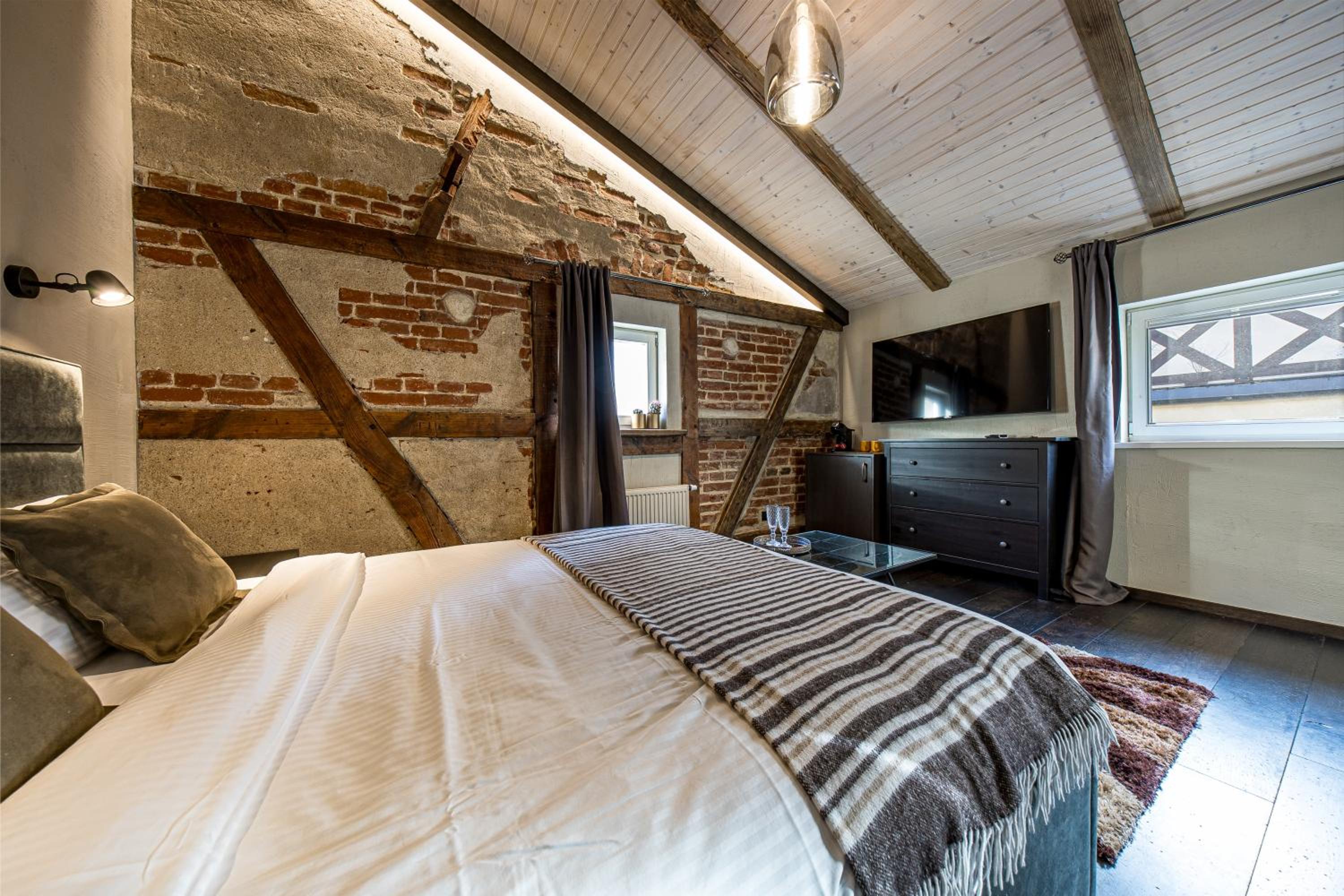 Deluxe Room - Photo 10
