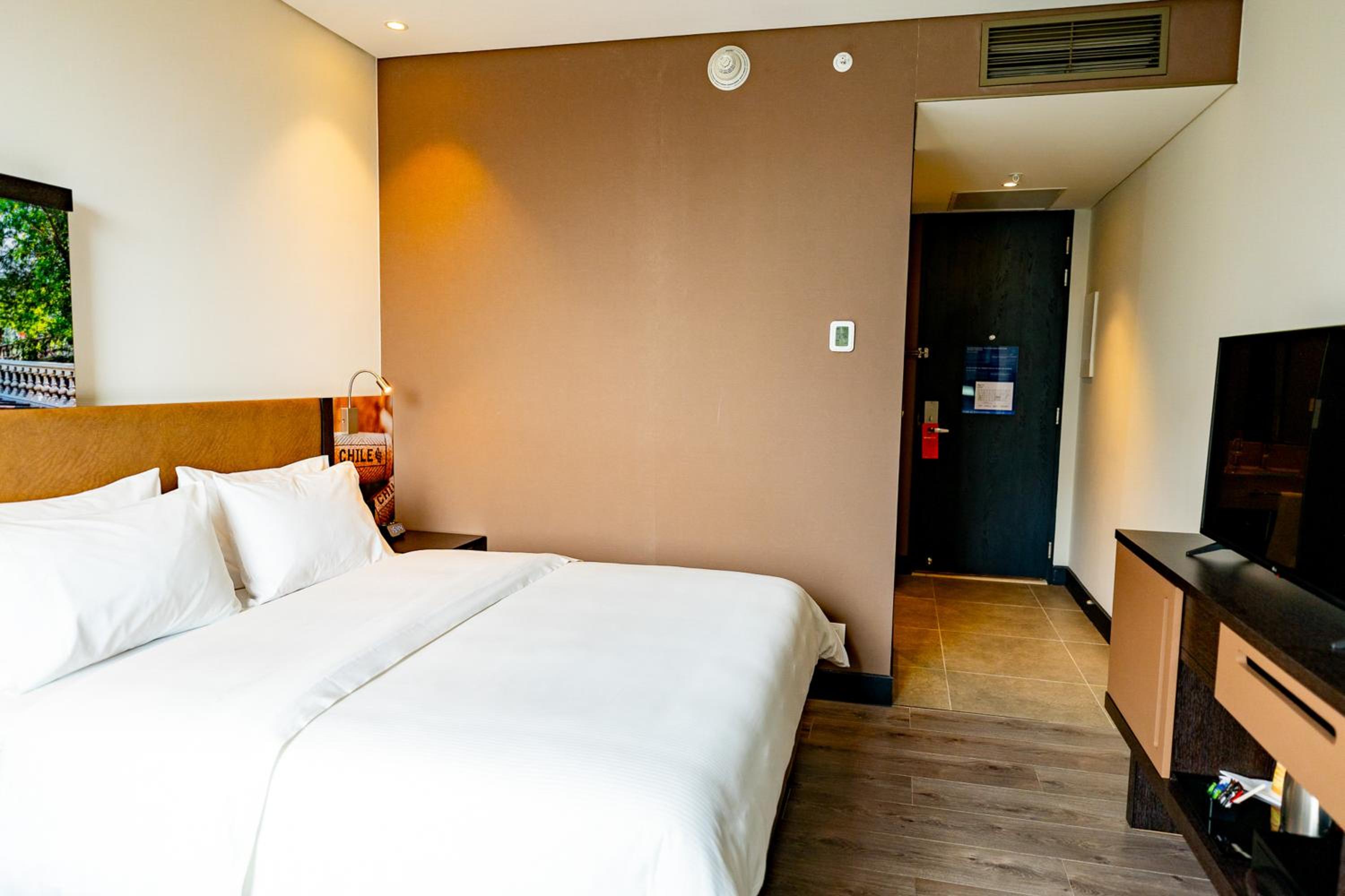 Queen Room - Photo 29