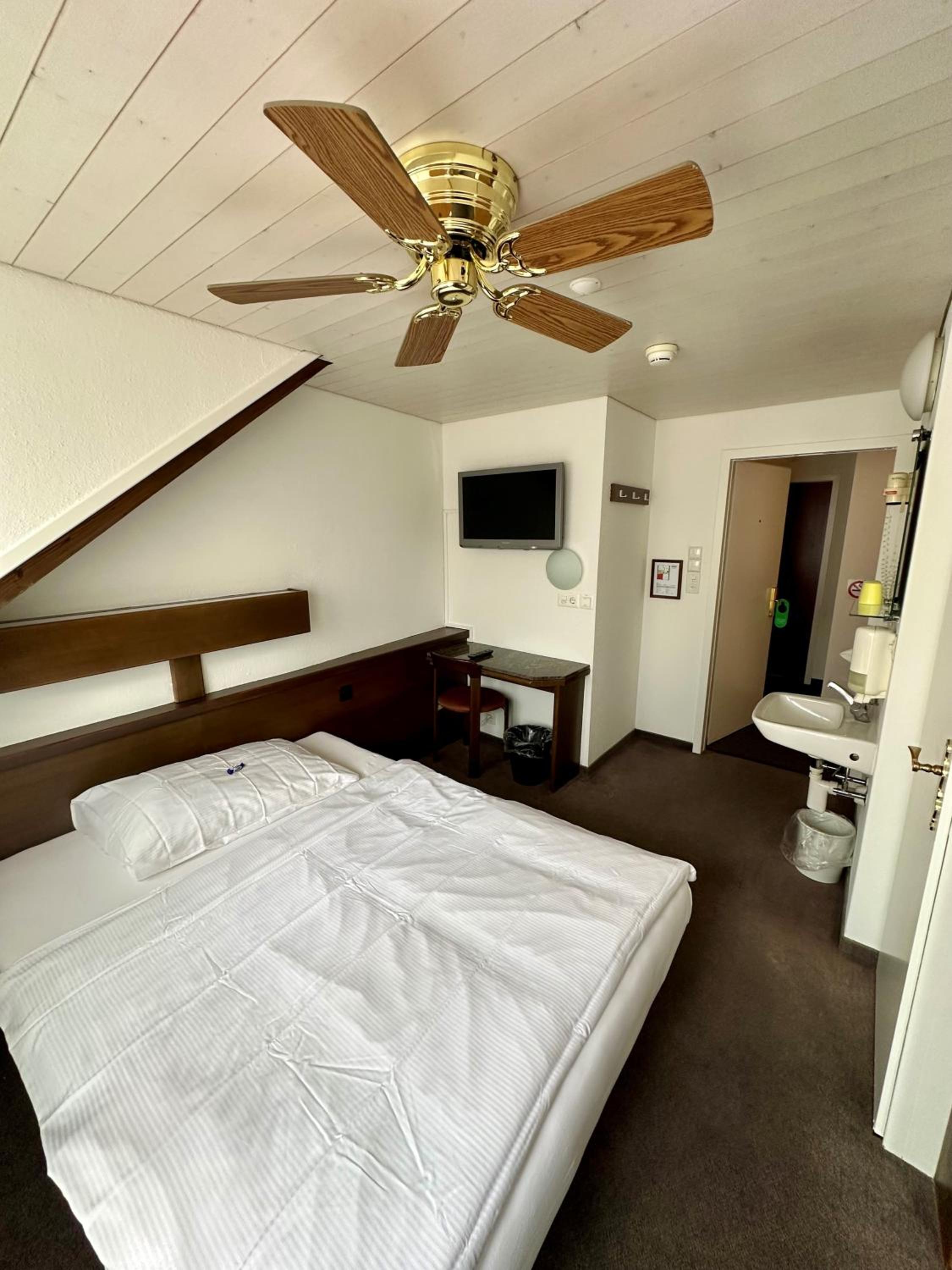 Budget Double Room photo 1