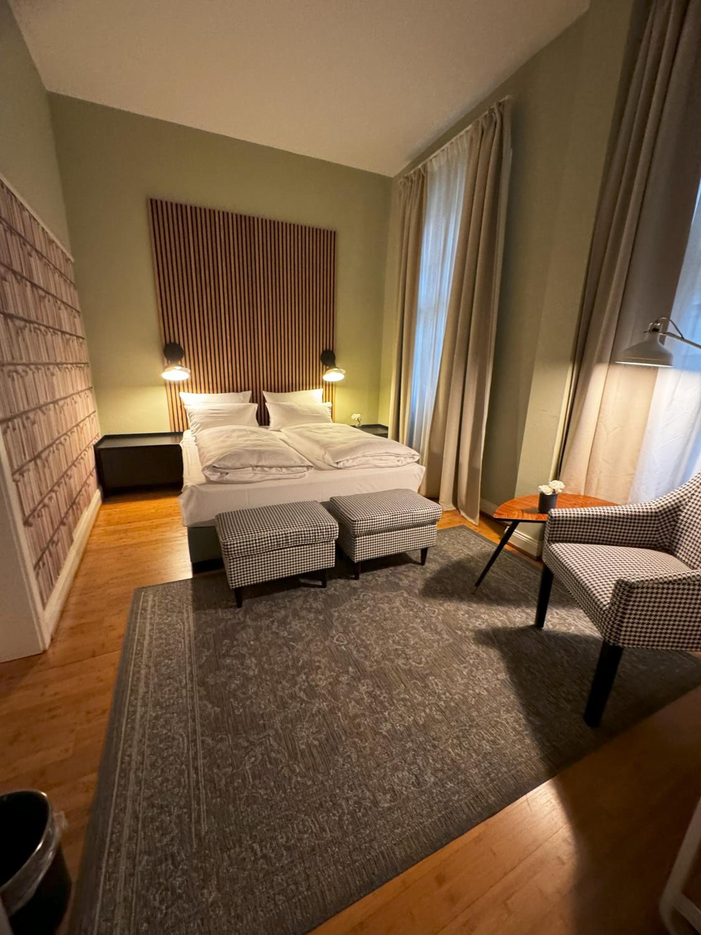 Small Double Room - Photo 9
