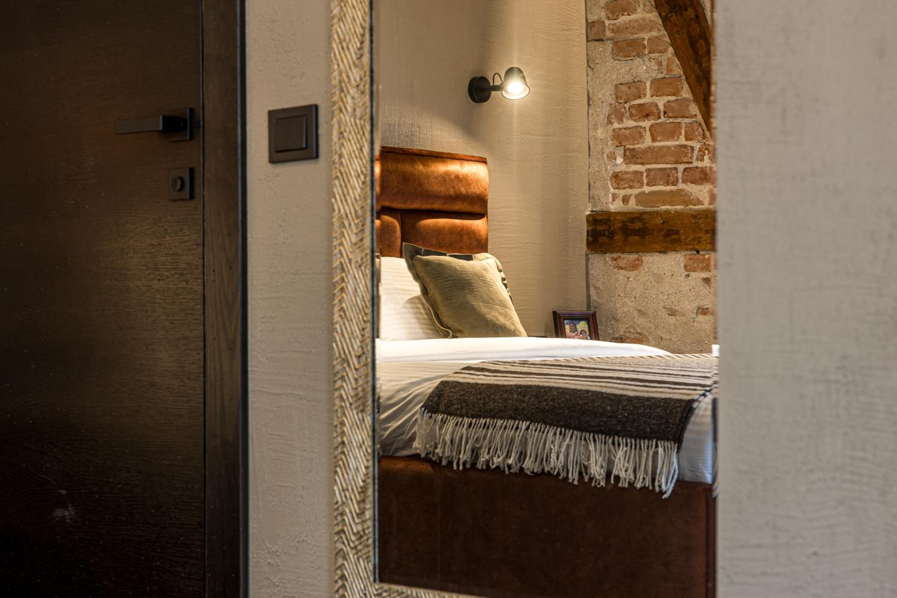 Deluxe Double Room - Photo 9