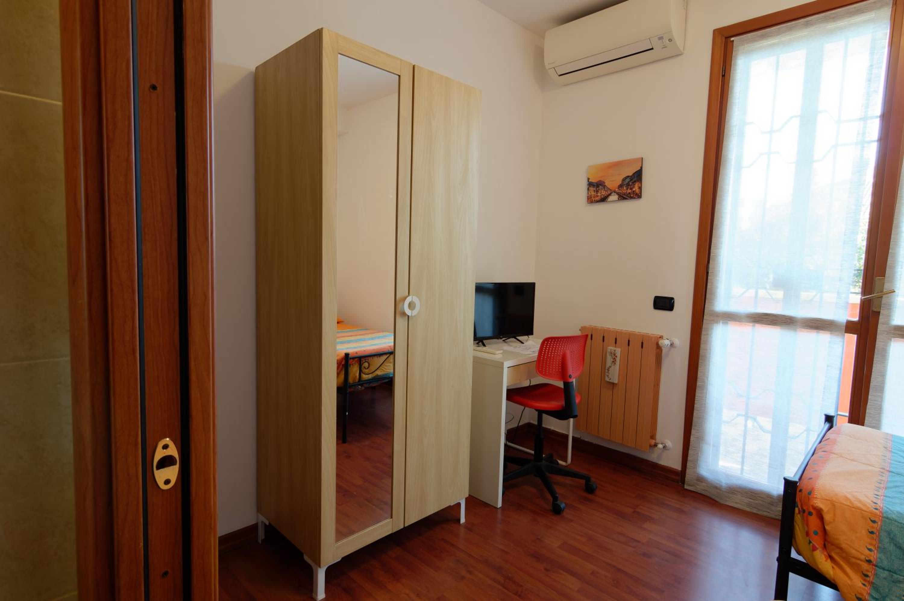 Twin Room with Private Bathroom photo 1