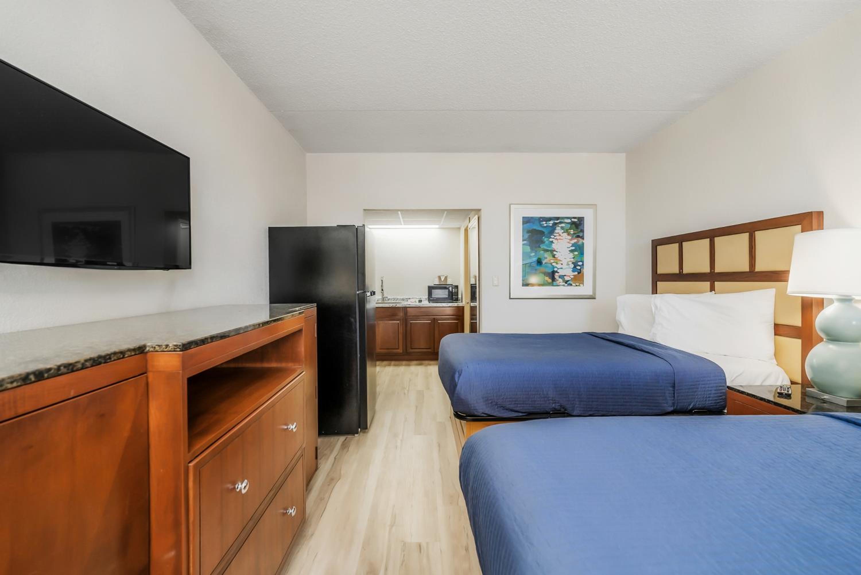 Studio Suite, 2 Queens Beds, Pull Out Sofa, Non Smoking - Photo 10