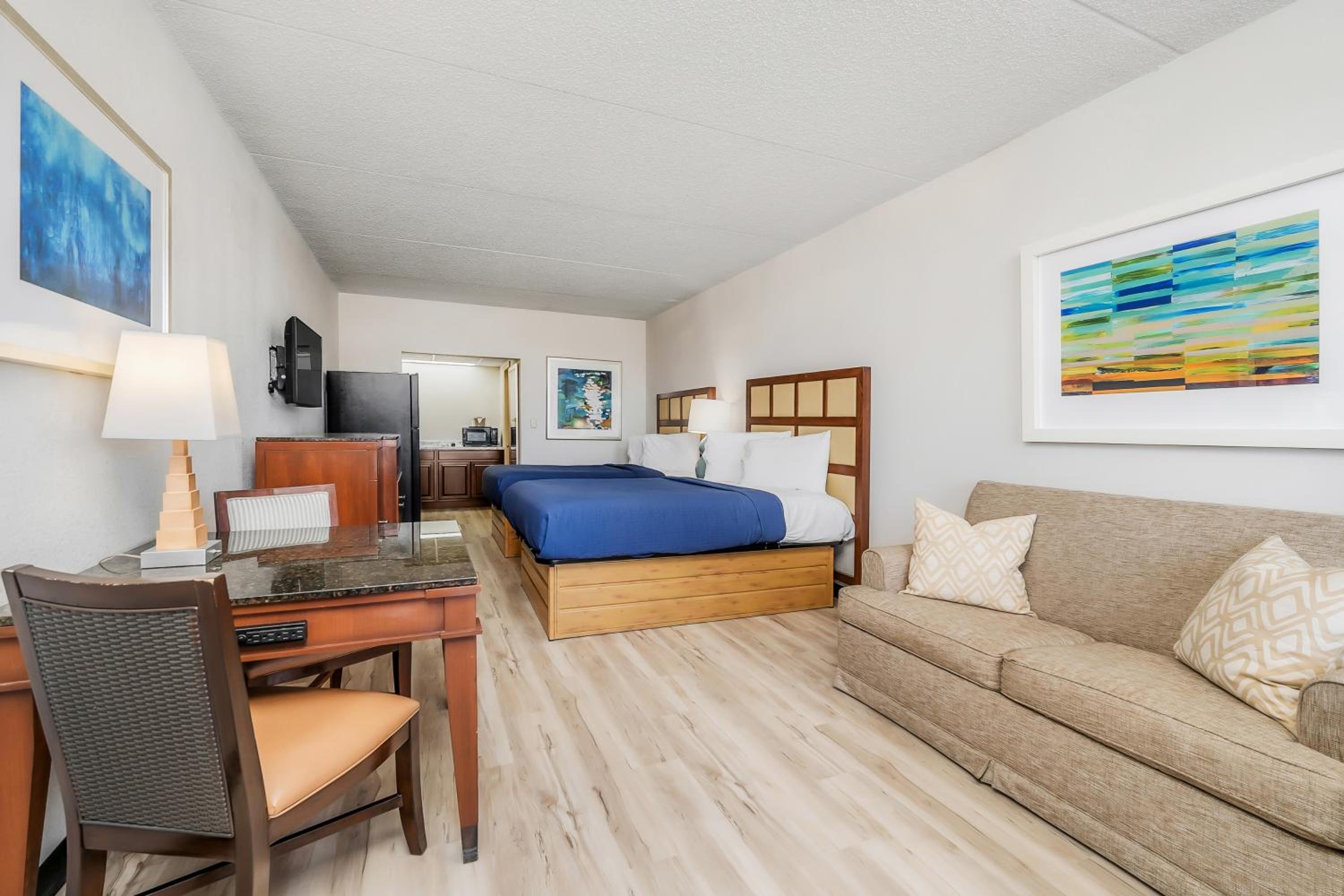 Studio Suite, 2 Queens Beds, Pull Out Sofa, Non Smoking - Photo 1