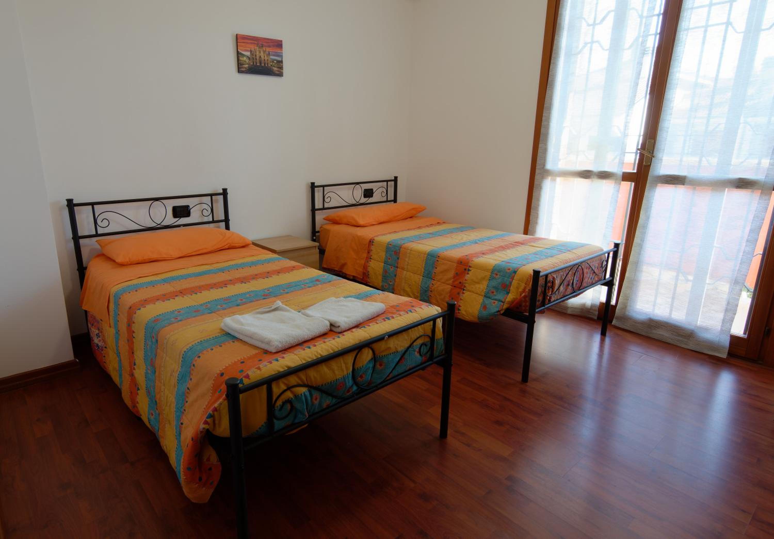 Twin Room with Private External Bathroom photo 2