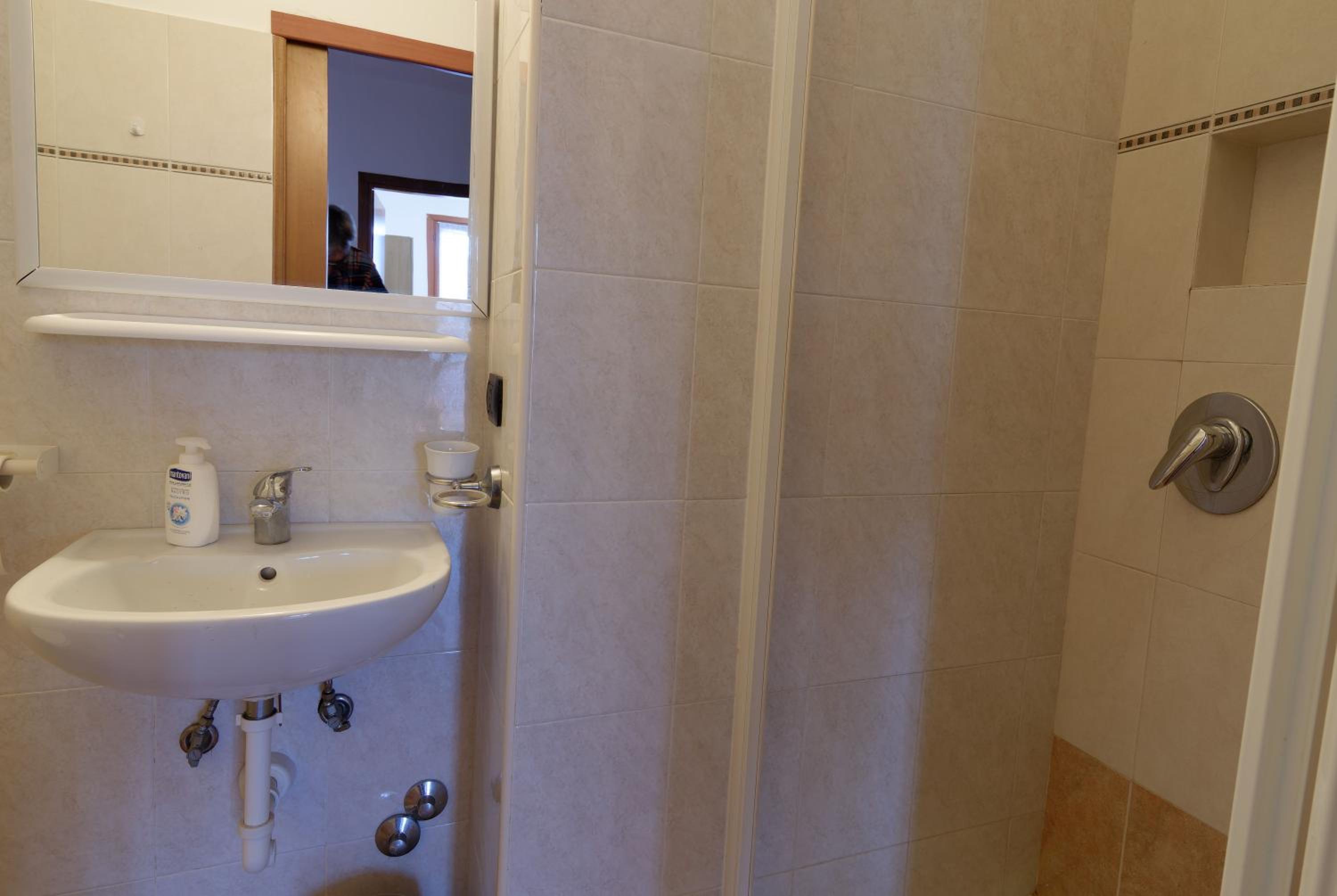 Twin Room with Private External Bathroom photo 3