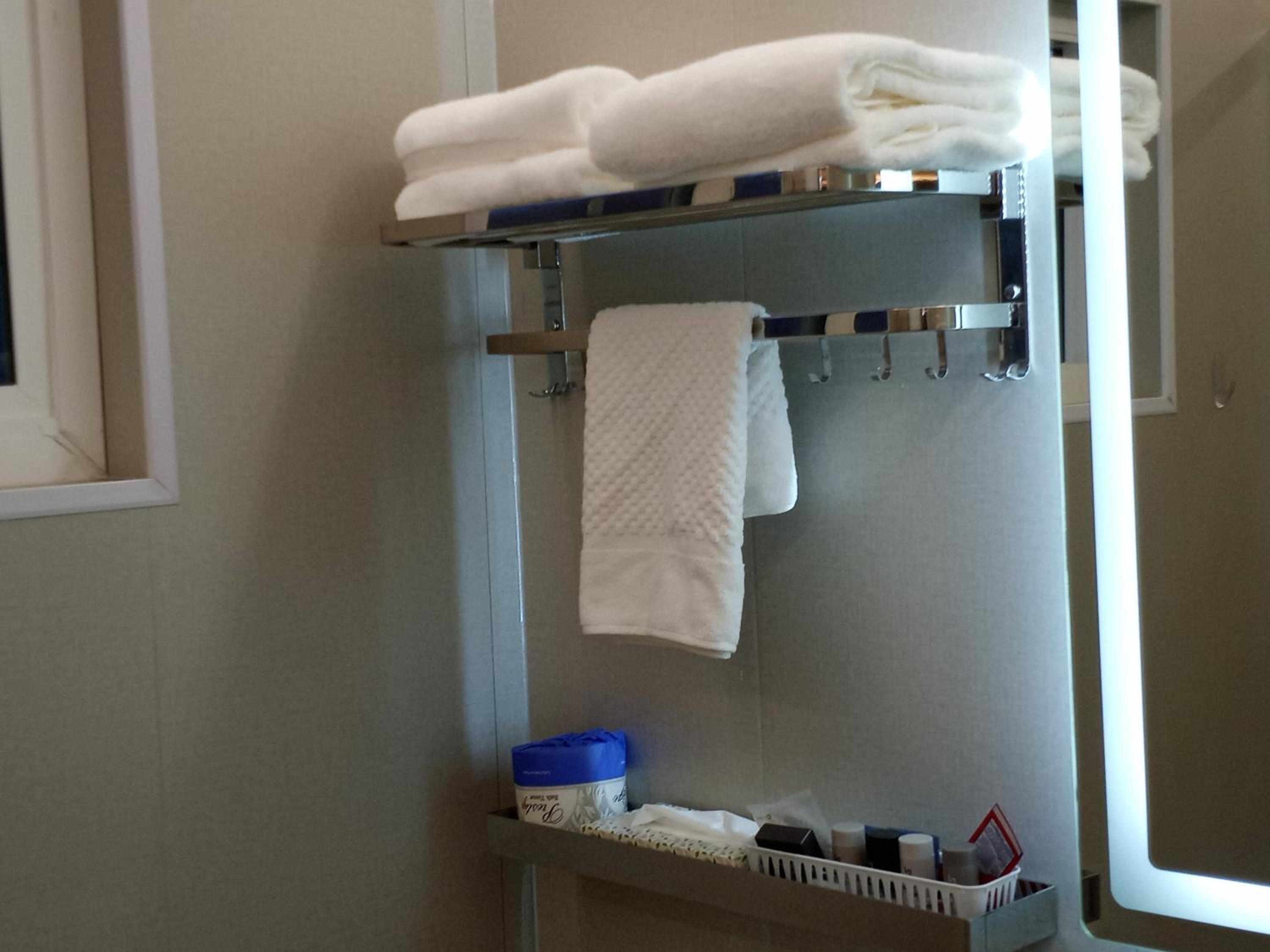 Deluxe King Room - Photo 7