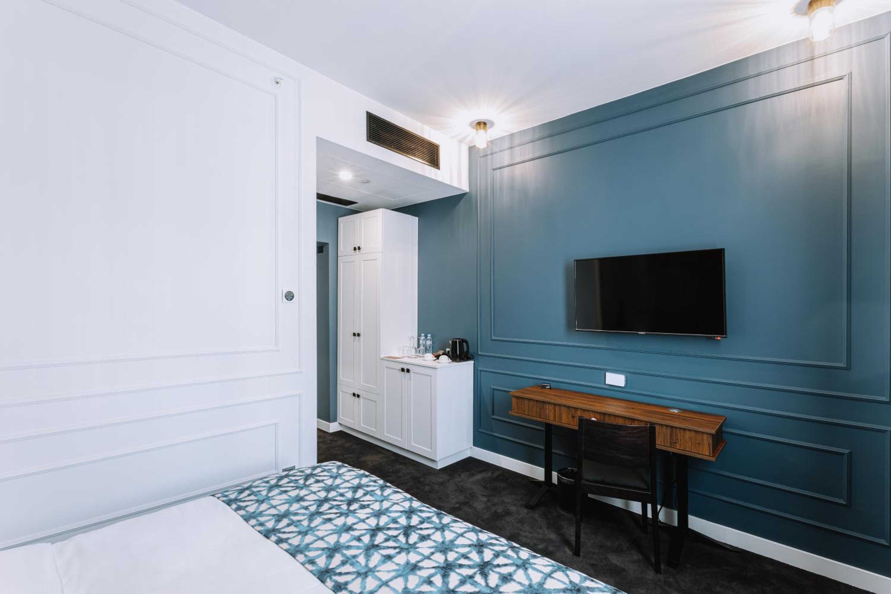 Standard Double Room - Photo 9