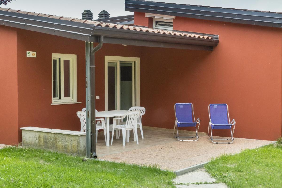 Superior Two-Bedroom Bungalow (4 Adults + 2 Children) photo 2