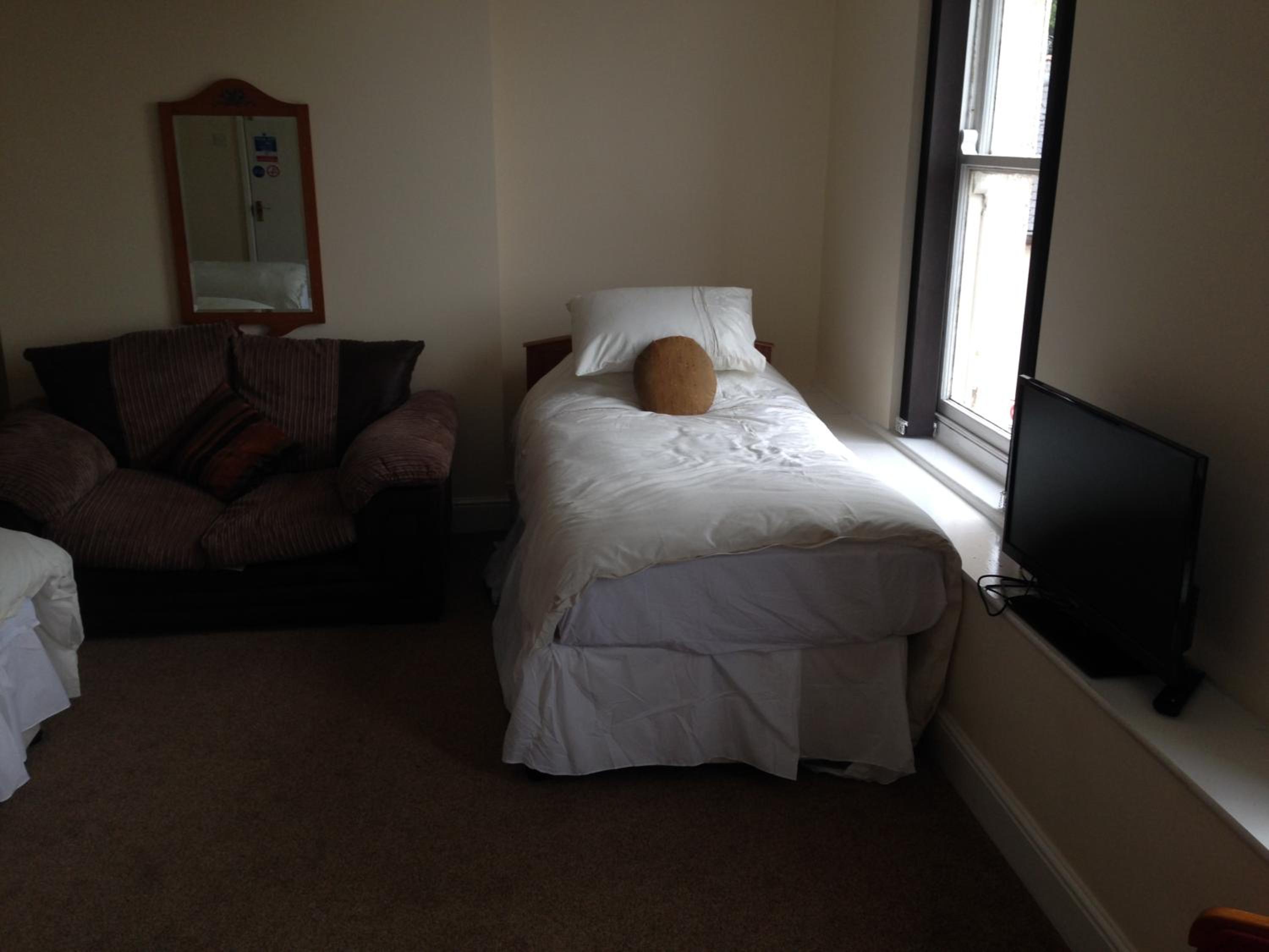 Comfort Triple Room with Shower - Photo 1