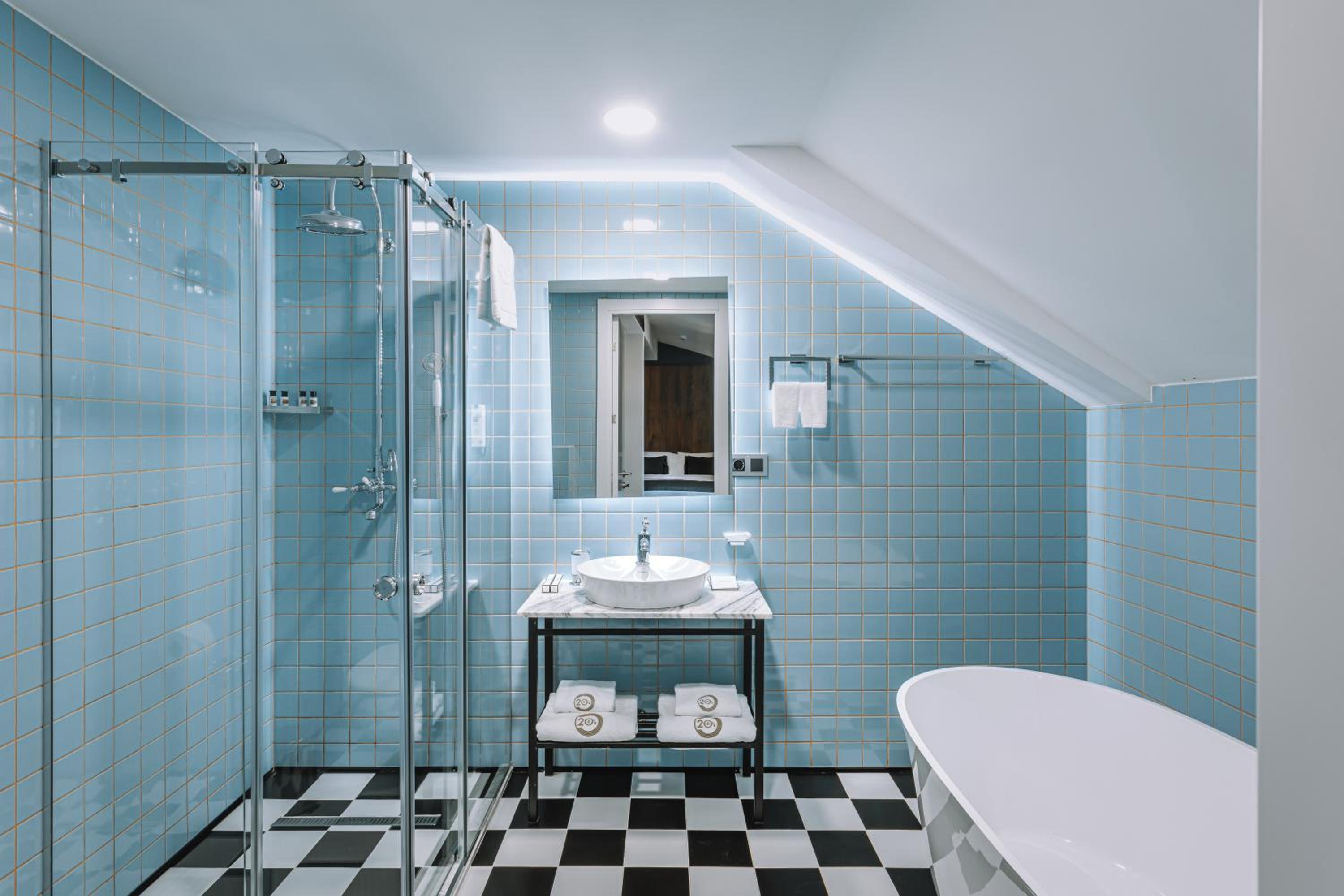Double or Twin Room with Bathroom - Photo 1