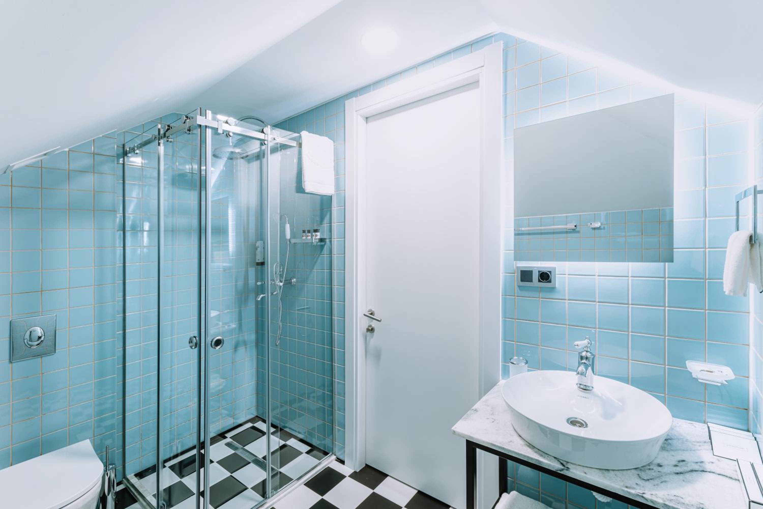 Double or Twin Room with Balcony - Photo 5