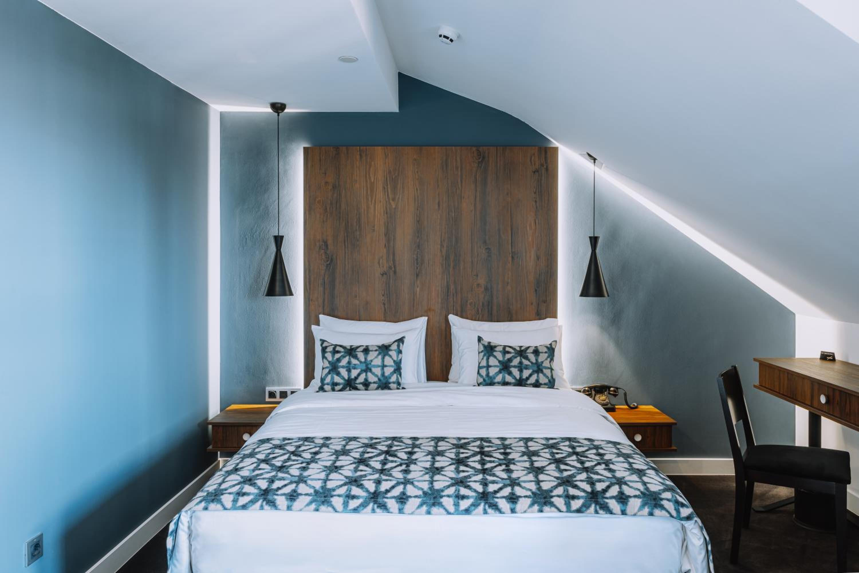 Double or Twin Room with Balcony - Photo 2