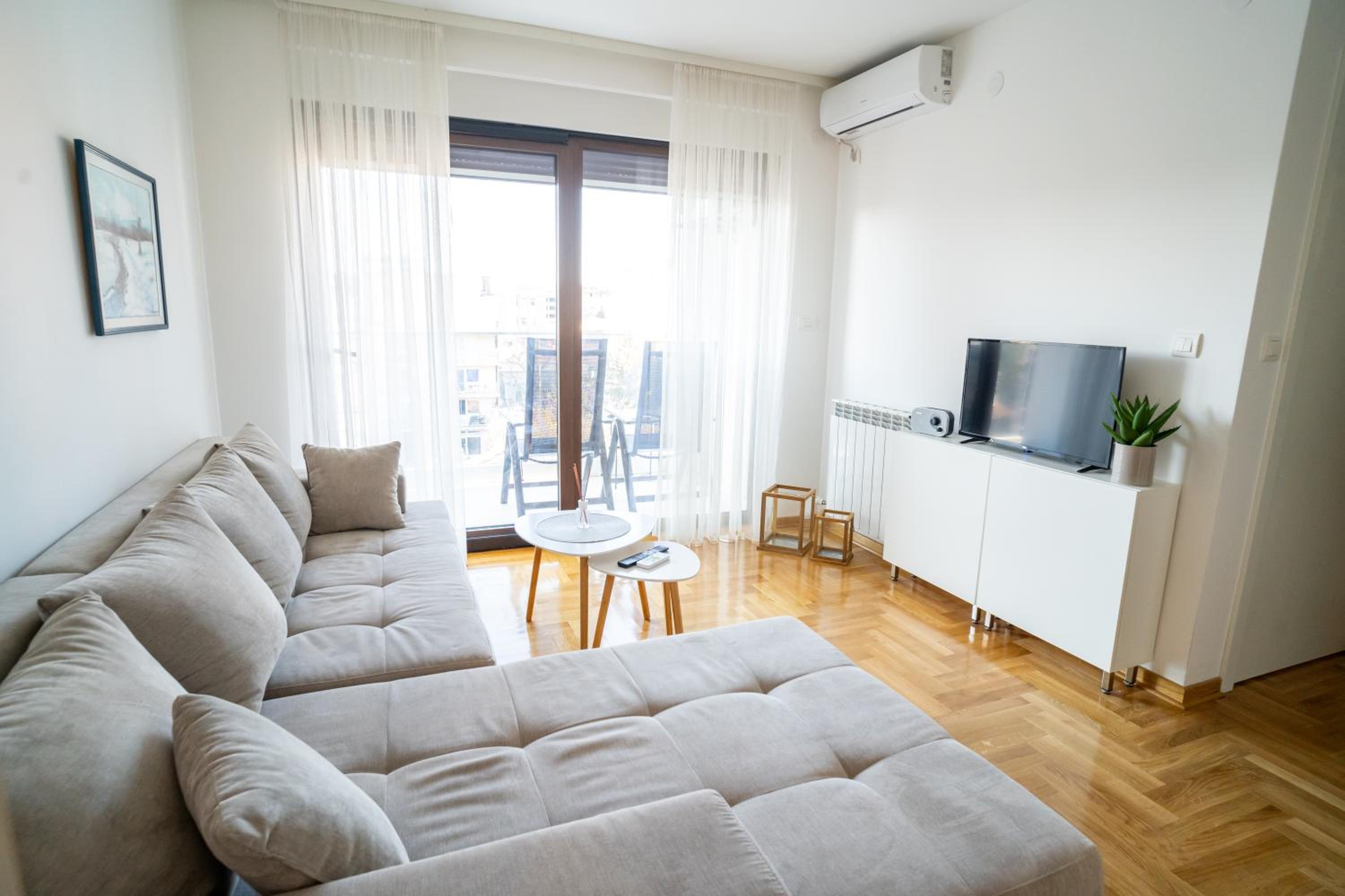 One-Bedroom Apartment photo 2