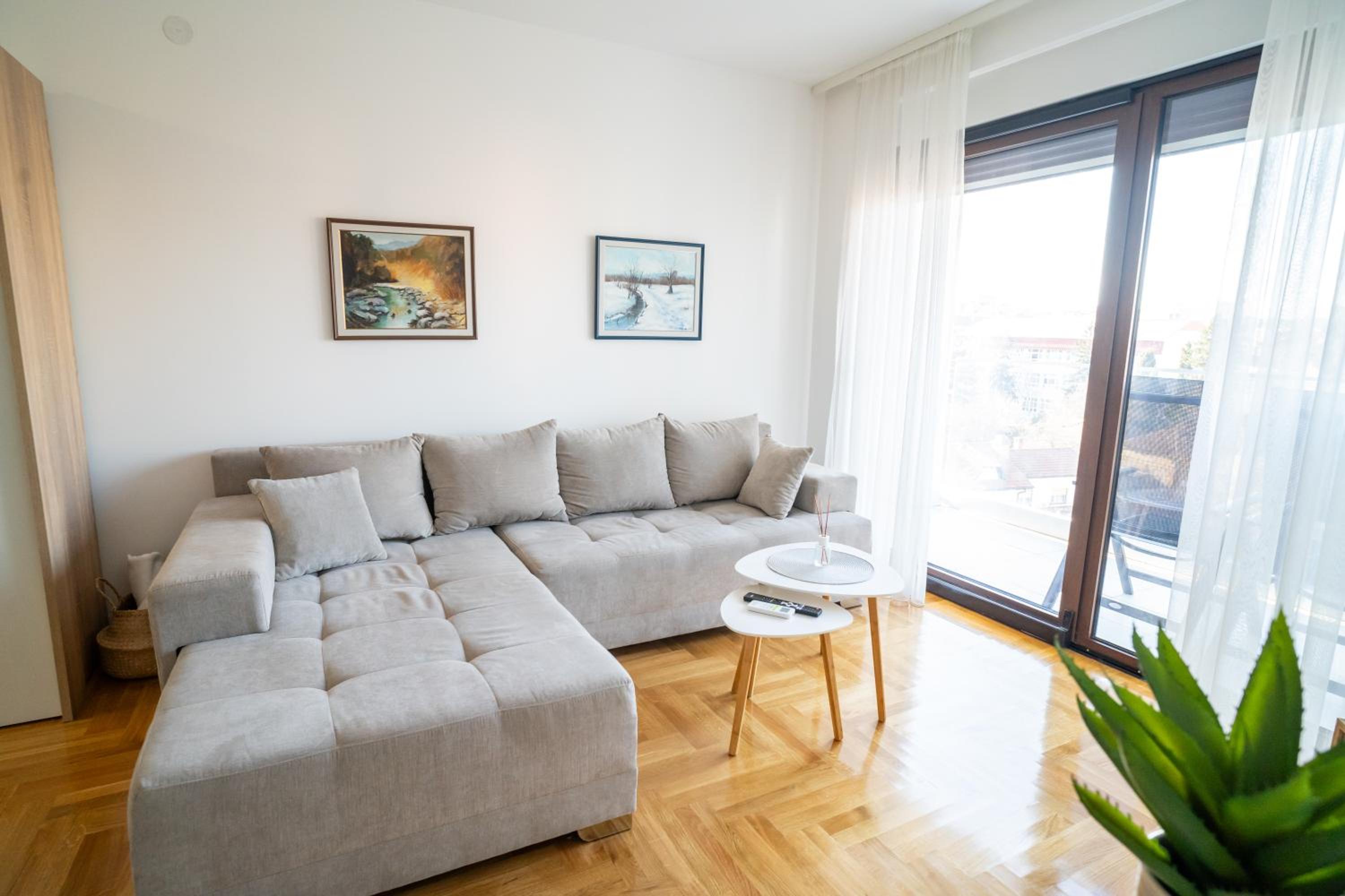 One-Bedroom Apartment photo 1