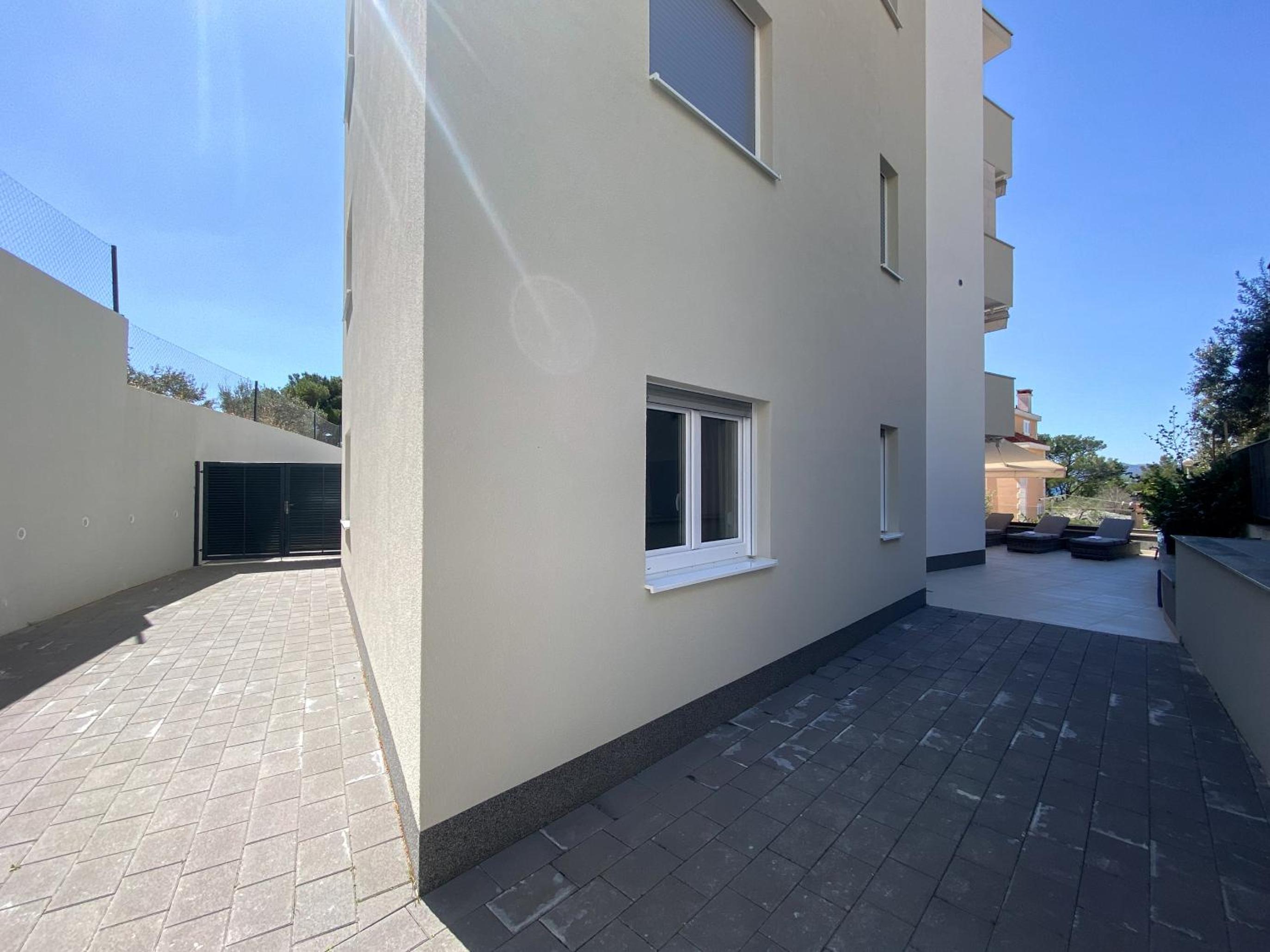 Apartment with Terrace photo 2