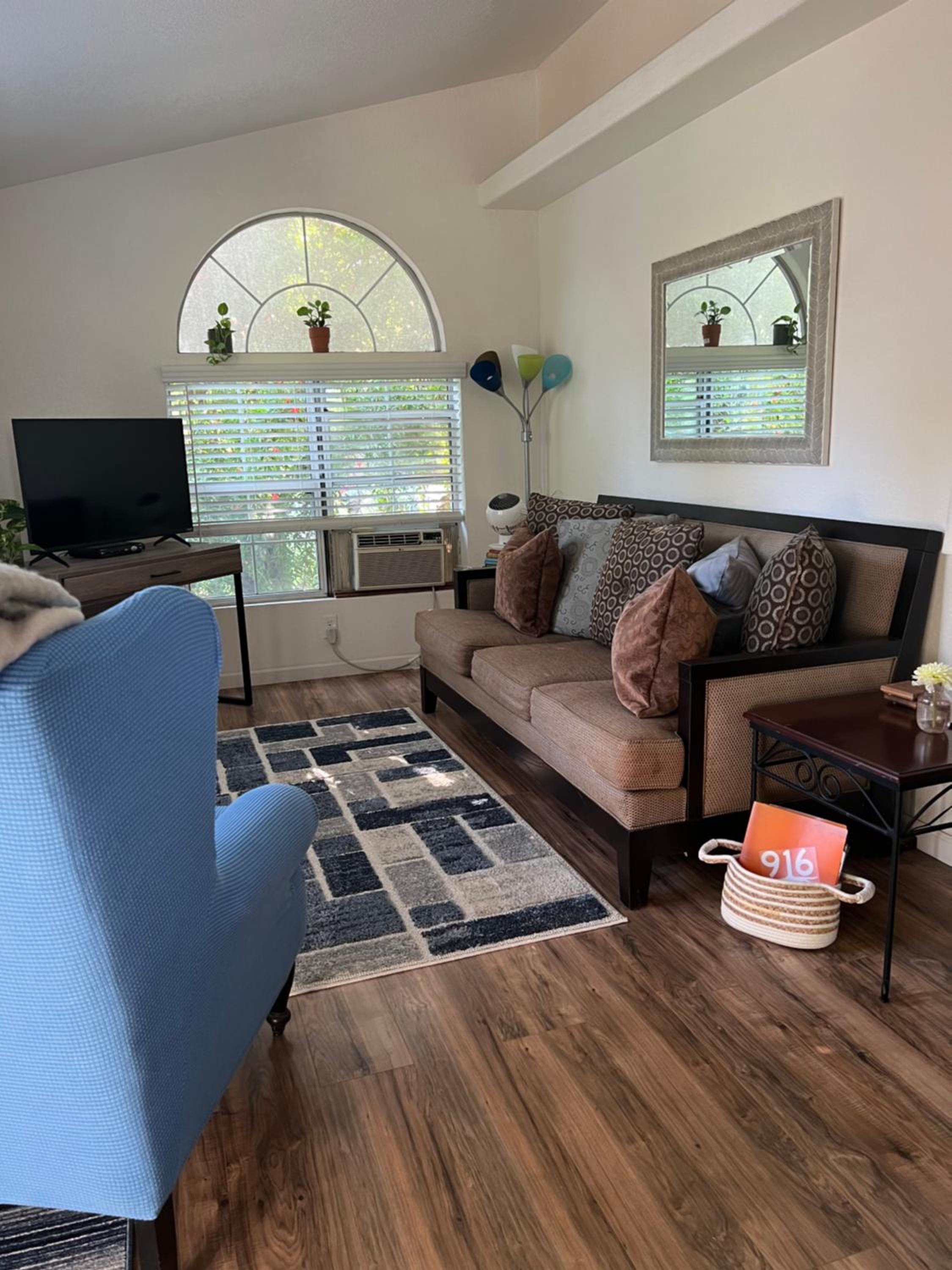 One-Bedroom House photo 1