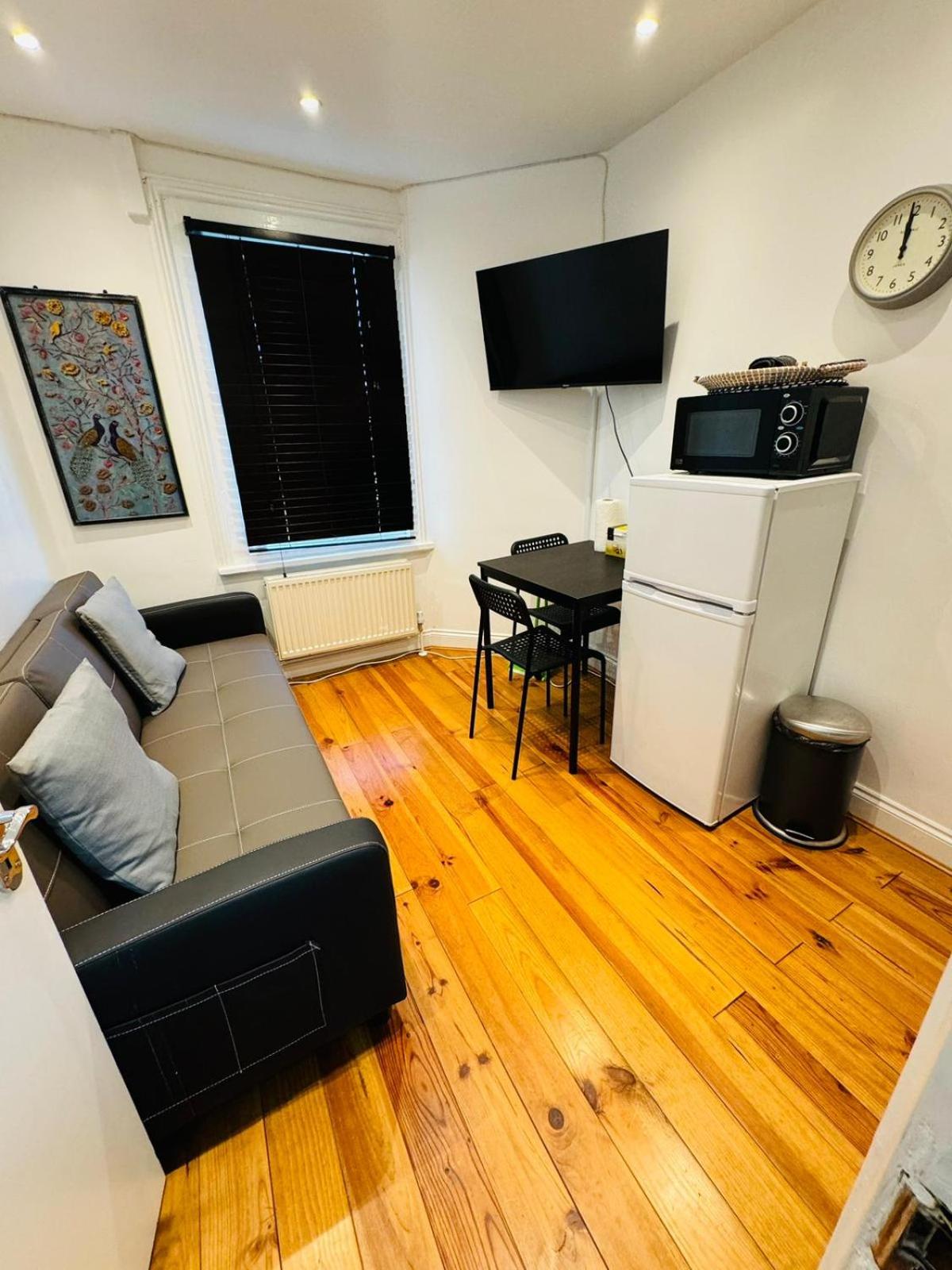 One-Bedroom Apartment photo 2