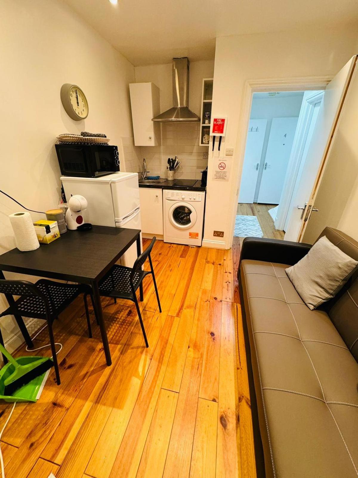 One-Bedroom Apartment photo 3