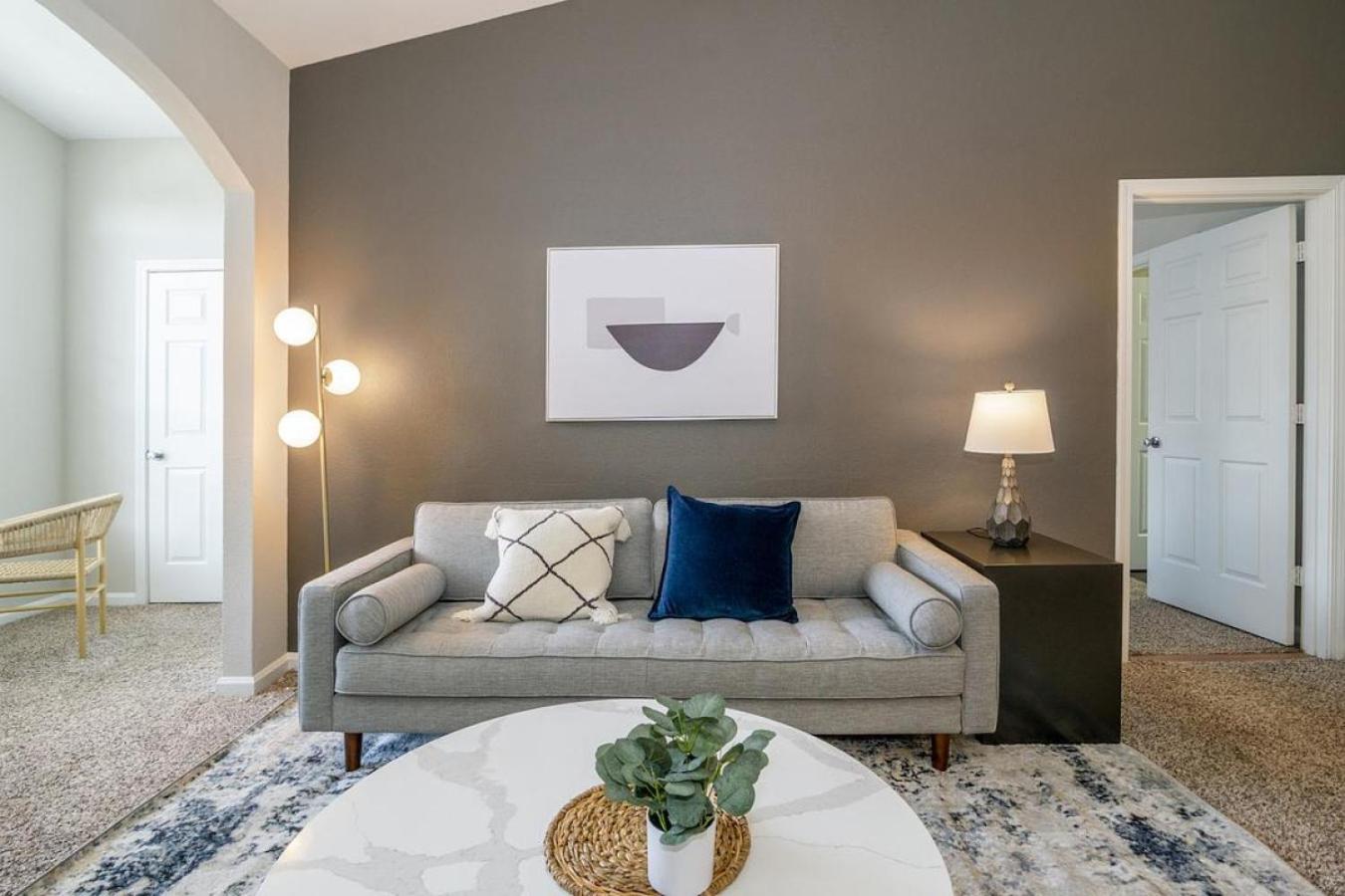 Apartment photo 2