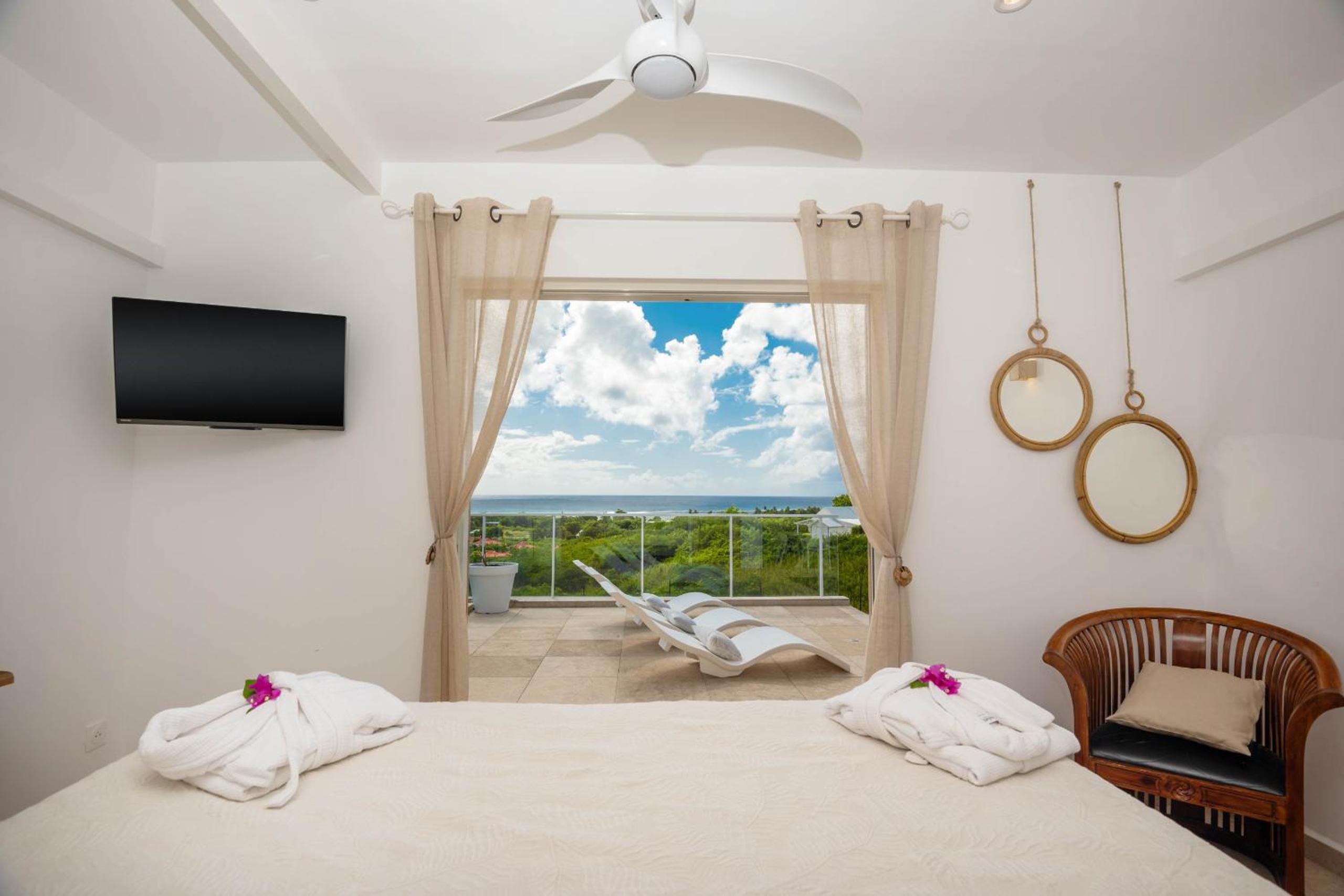Three-Bedroom Villa photo 2