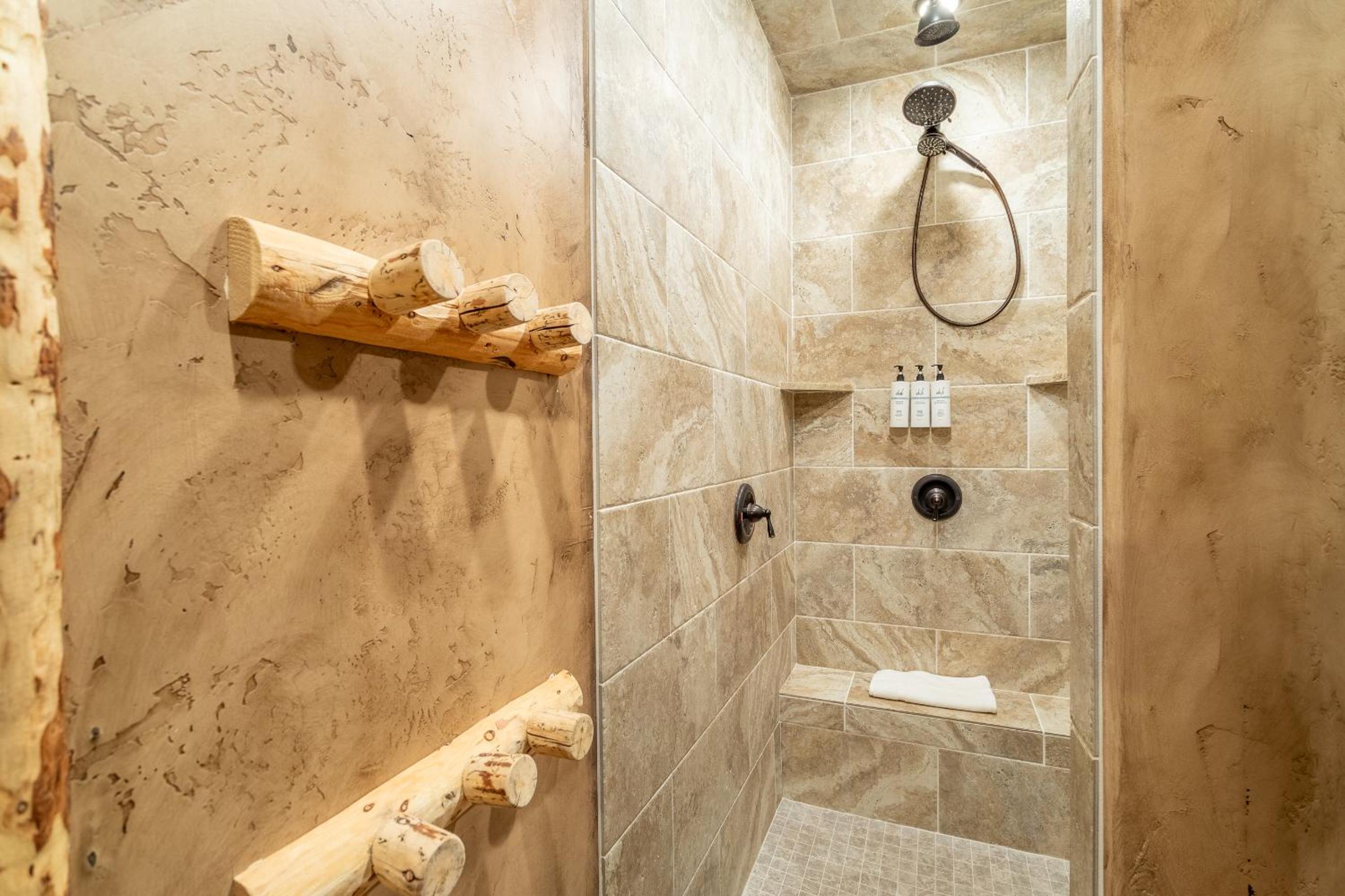 Executive Suite - Photo 8