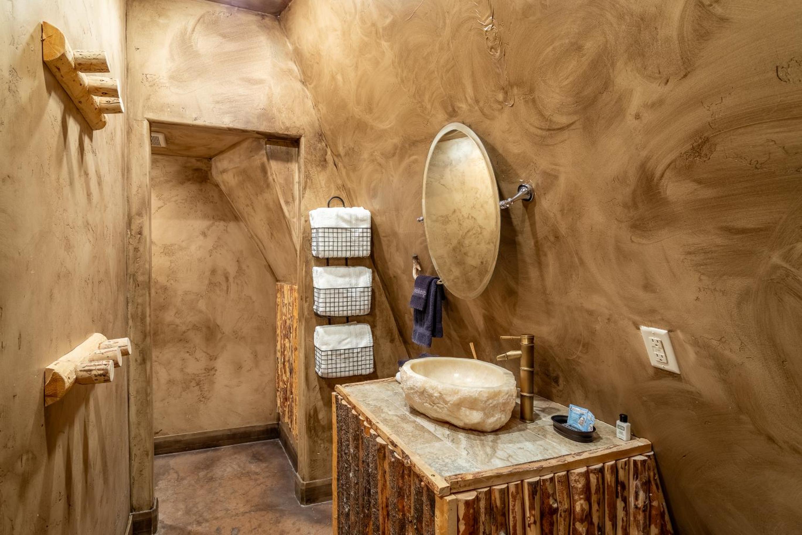 Executive Suite - Photo 7