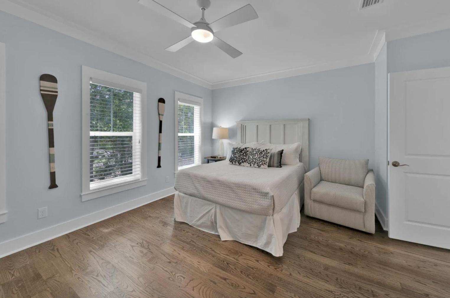Five-Bedroom House photo 2