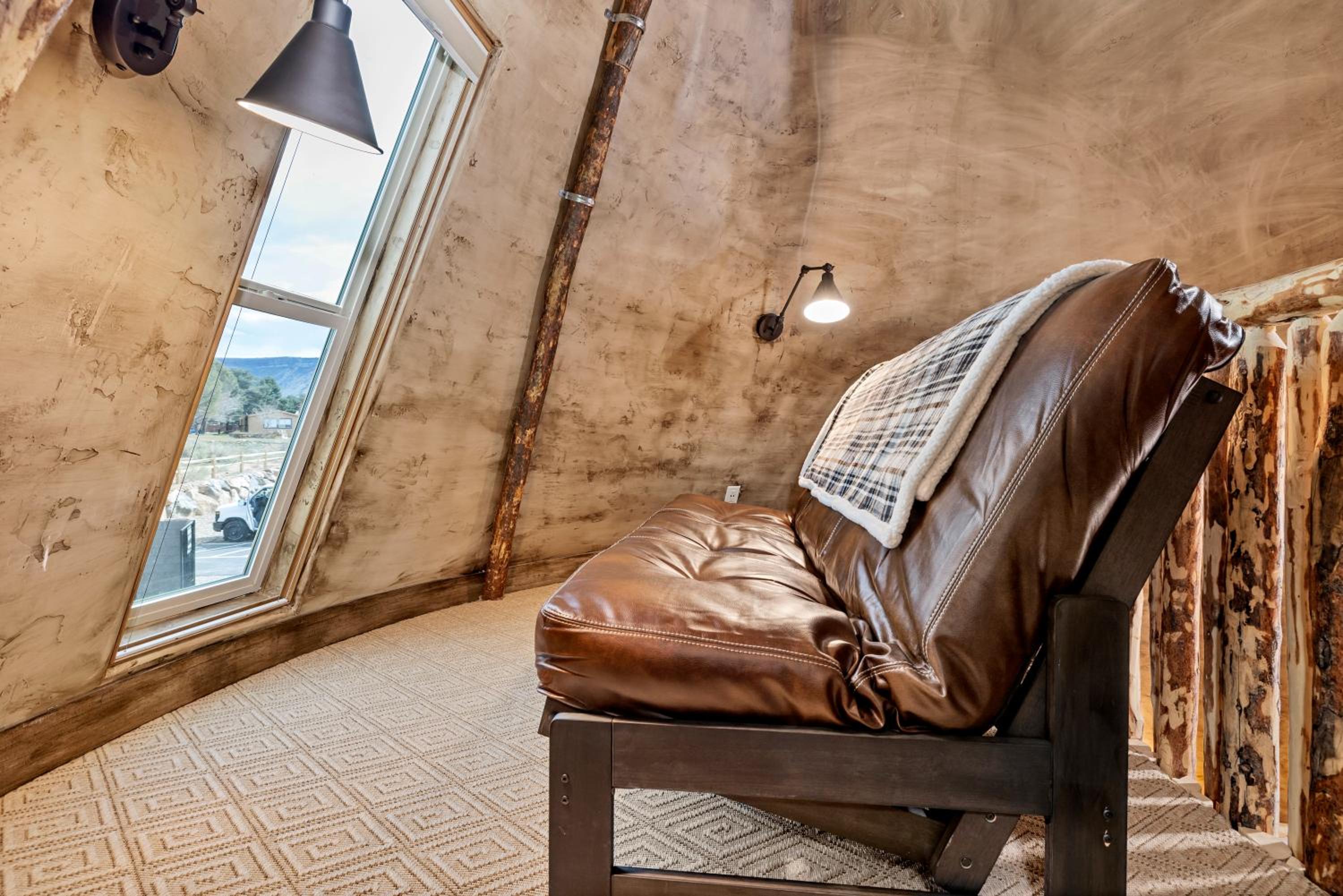 Executive Suite - Photo 5