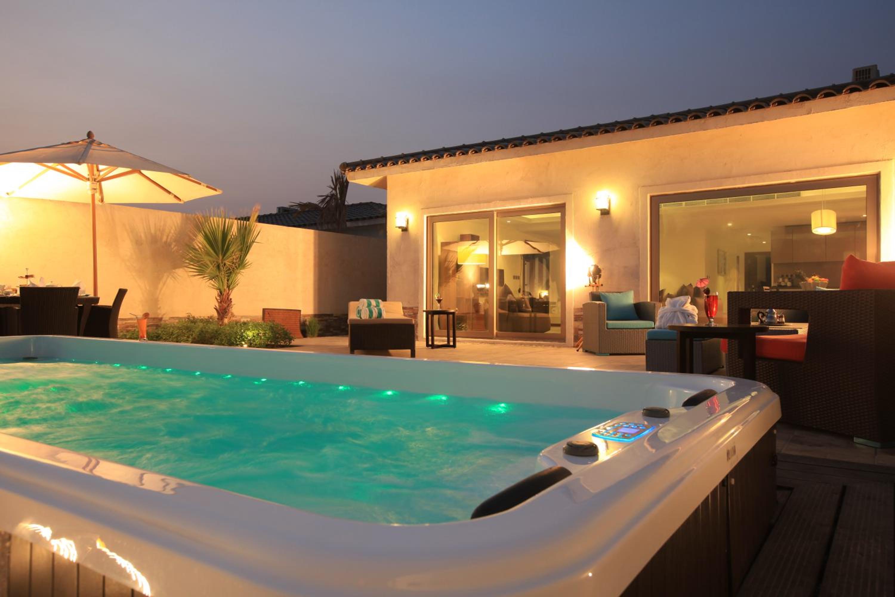 Royal Three-Bedroom Villa with Jacuzzi photo 2