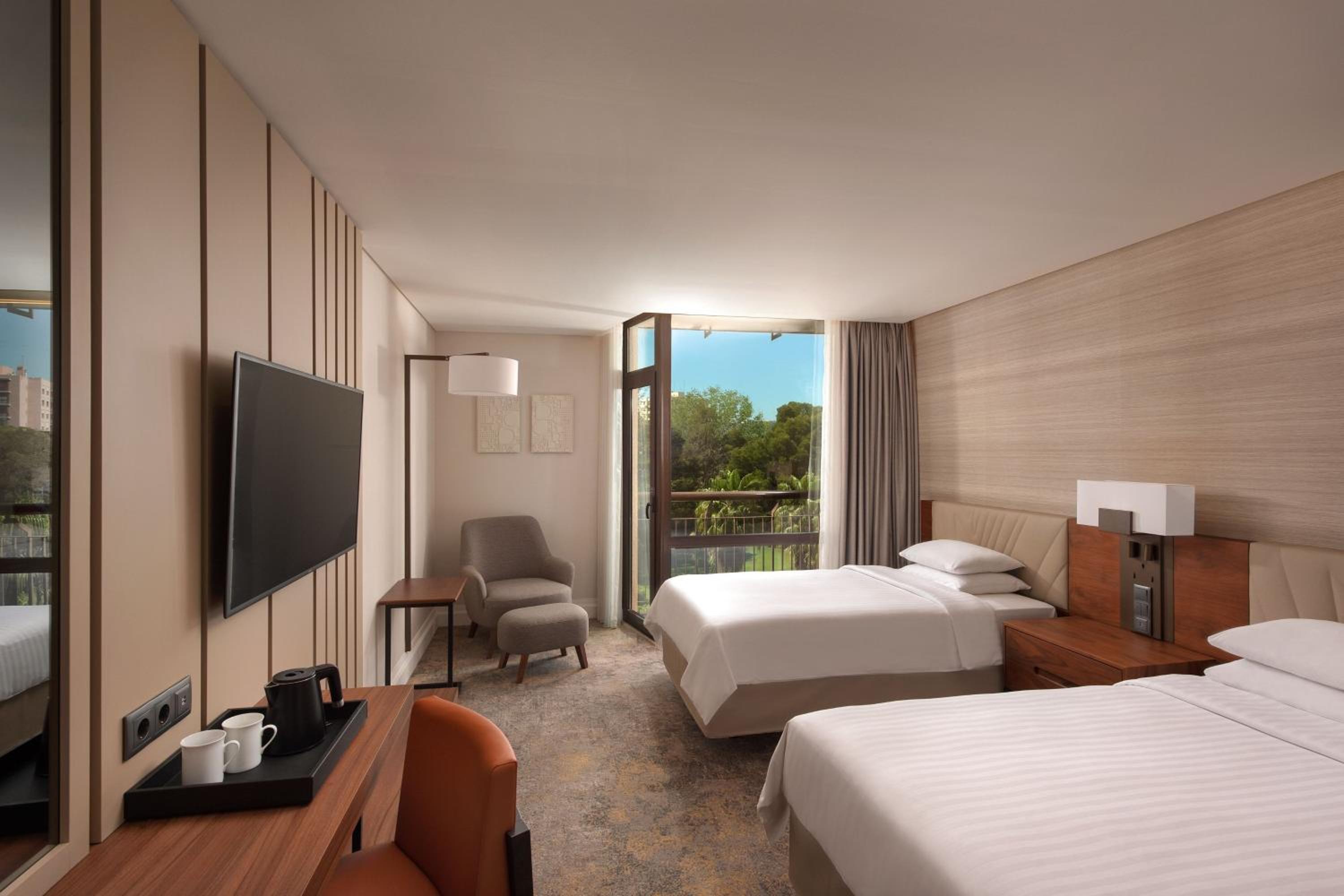 Signature Twin, Guest room, 2 Twins, Balcony - Photo 1